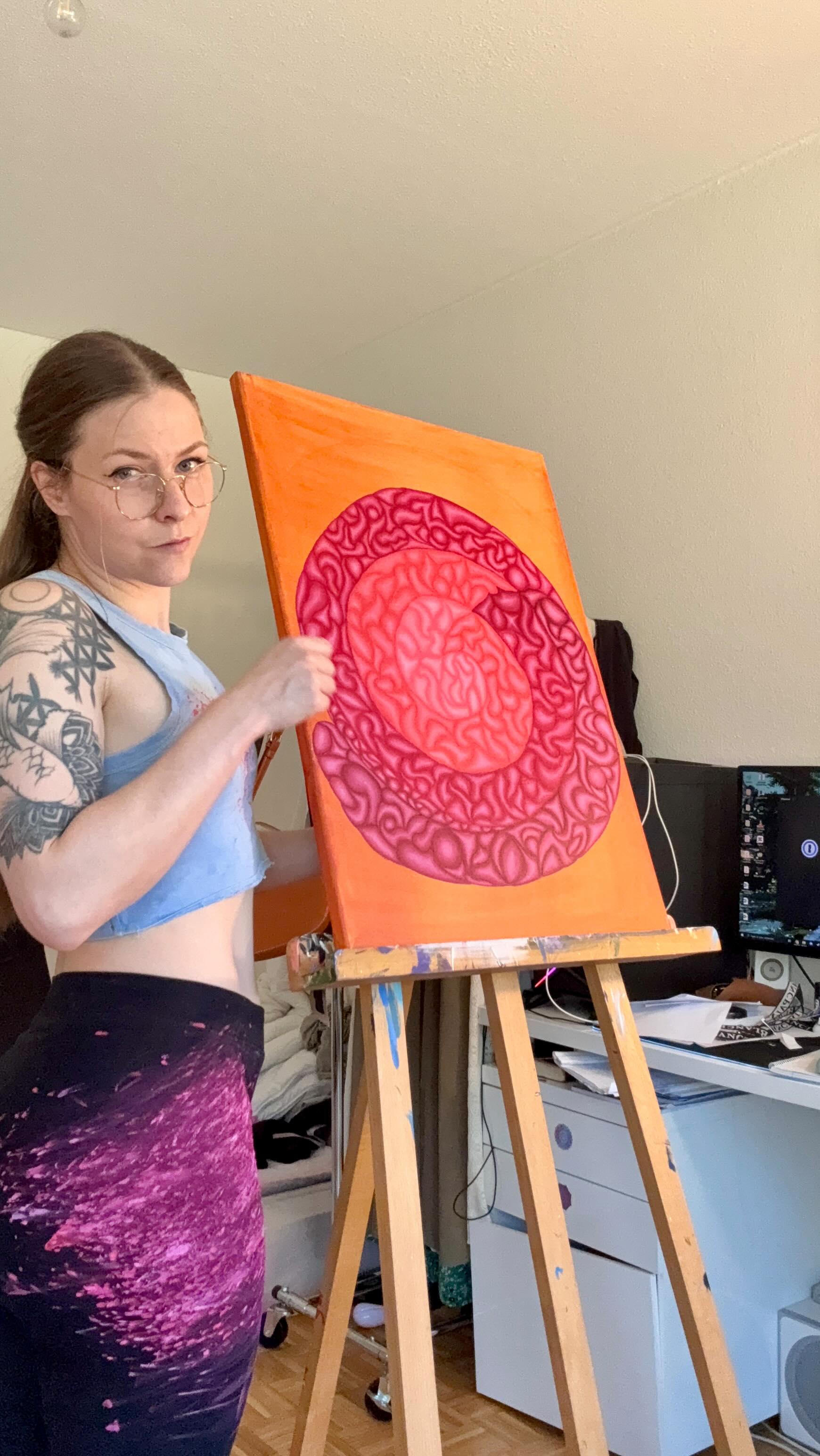 When I paint , I feel at peace , no matter what’s happening around ❤️#abstractart #creativejourney #artinmotion #timelapse #acrylicpainting #colorfulart #inspirecreativity #arttherapy