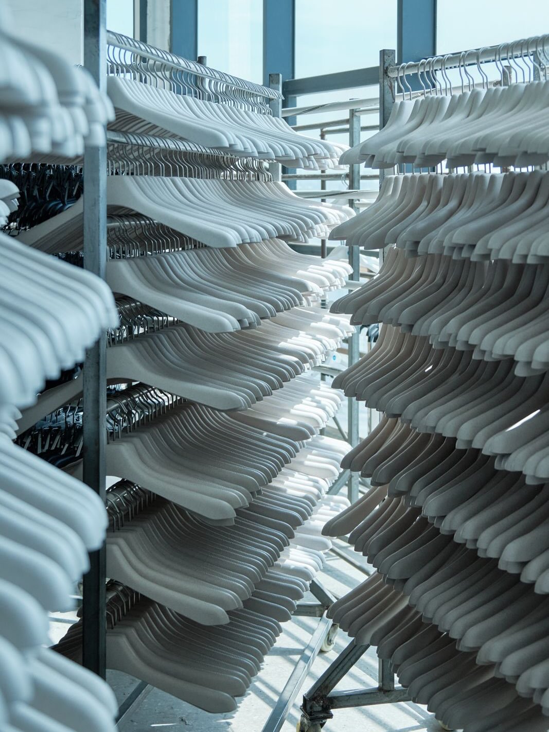 Hangers made from recycled plastic
Curious about the possibilities. Sustainable, creative, and fully circular — small items, big impact.
#dailyretailsupply #drs