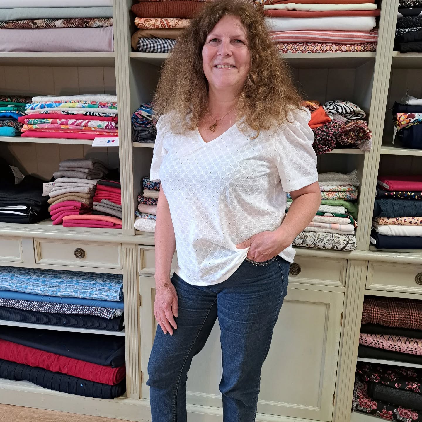 Patricia a réalisé son 1er chemisier pour pouvoir le mettre le lendemain d'un mariage 😃
Magnifique en broderie anglaise blanche de chez @lescreativesdinan
Félicitations et résultat superbe 😃👍