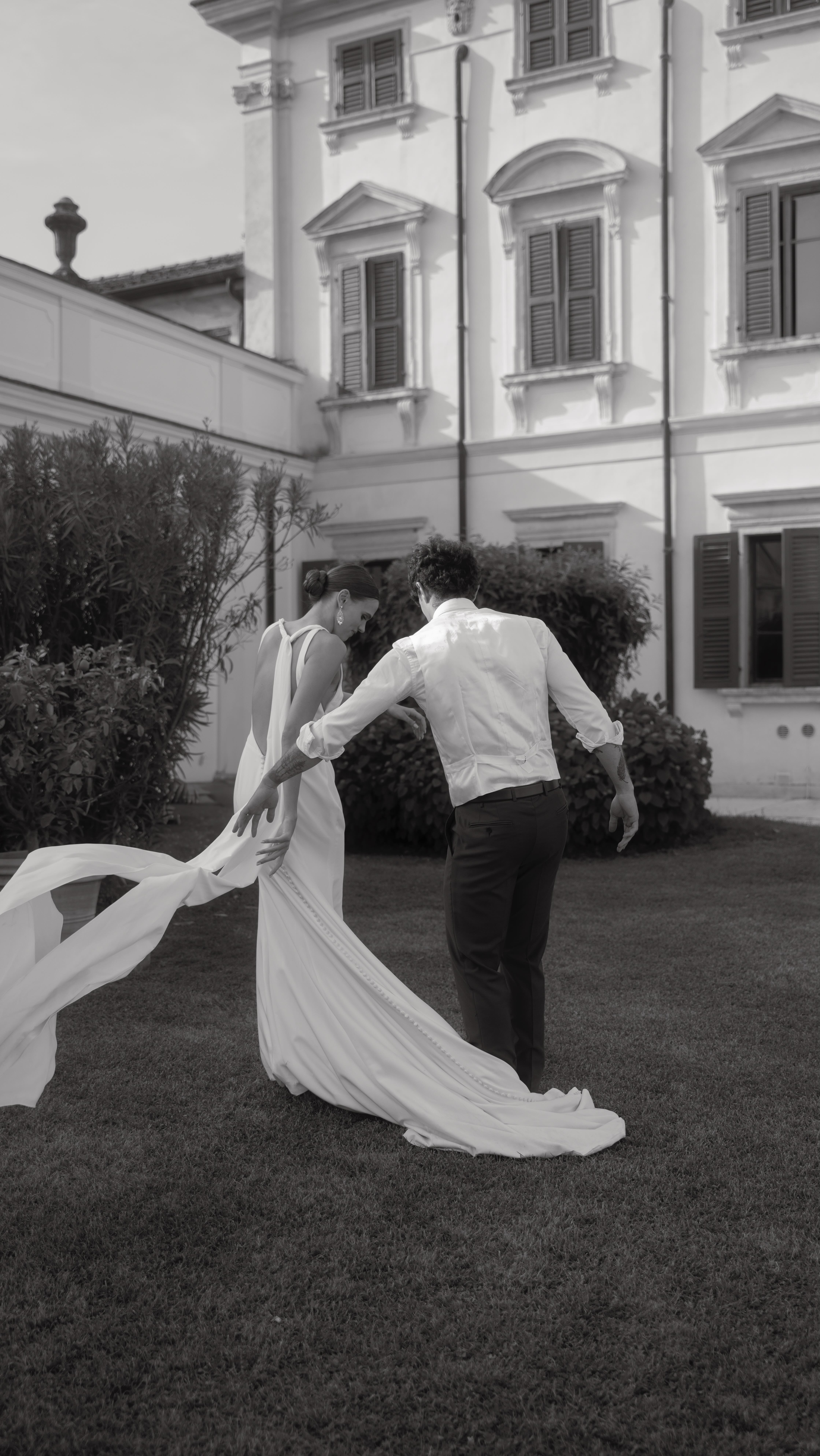 A Love Letter in Motion - Super 8 & Cinema with Sharon & Lorenzo
Some moments are too beautiful for just one format. Blending the grainy poetry of Super 8 with cinematic clarity.
Event Design & Organization @lina.events_
Models @sharonnordera @lorenzobragantini__
Styling @beautybrides_brautstyling
Wedding dress @diebrautfluesterin_brautmode
Men‘s fitter @luomoboutique.sposo
Jewelry @sophia_singer_jewelry
Wedding rings @123gold.ingolstadt
Sunglases: @_vinovista_
Furniture/Decoration/Floristry @innawiebe_com
Stationery @florabelle.paperart
Patisserie: @mainenti.pasticceria
Champagne @weisshausshop
Weddingcar @_classic_gt
Location @mosconibertani
#Super8Wedding #CinematicWedding #WeddingFilm #EditorialWedding #WeddingPhotography #WeddingVideography #AnalogWedding #MixedMediaWedding #FineArtWedding #WeddingStorytelling #ValpolicellaWedding #ItalyWedding #VillaWeddingItaly #DestinationWeddingItaly #NorthernItalyWedding #WeddingInItaly