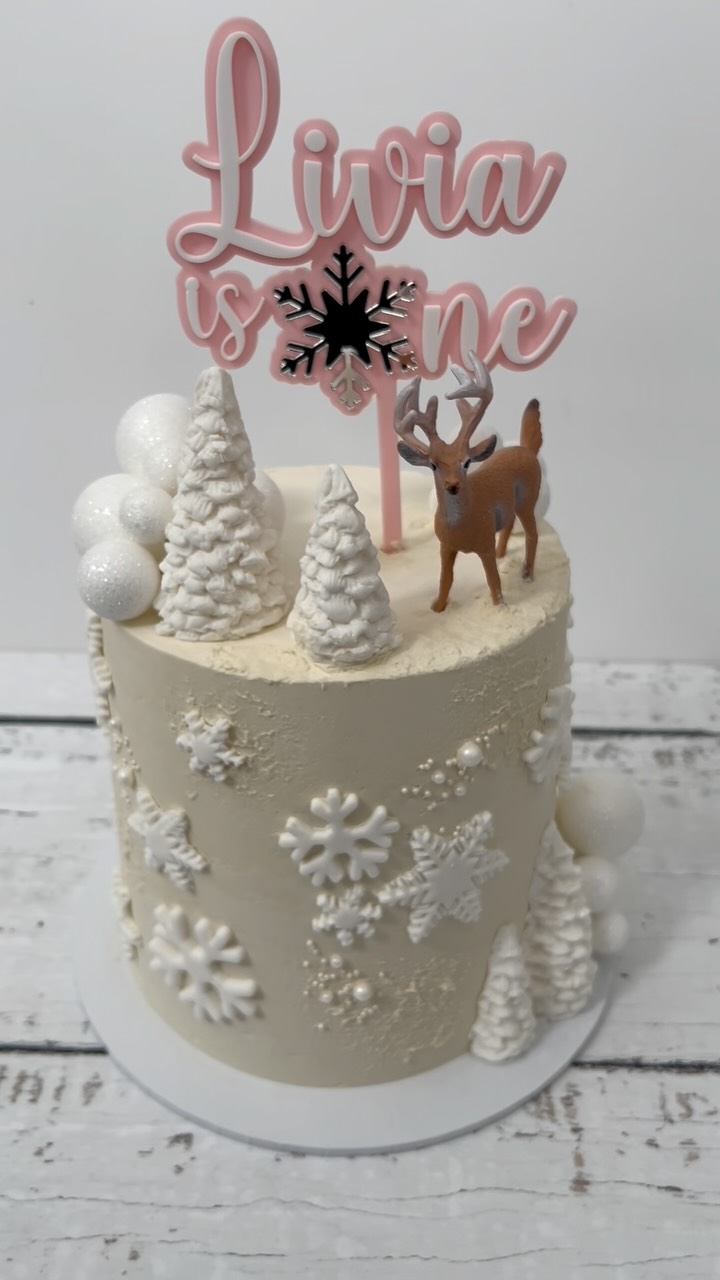 โ๏ธโ๏ธ
#cake #cakecakecake #cakeporn #cakelover #cakestyle #cakeinspiration #winterwonderland #buttercream #cakesofinstagram #cakedecorating