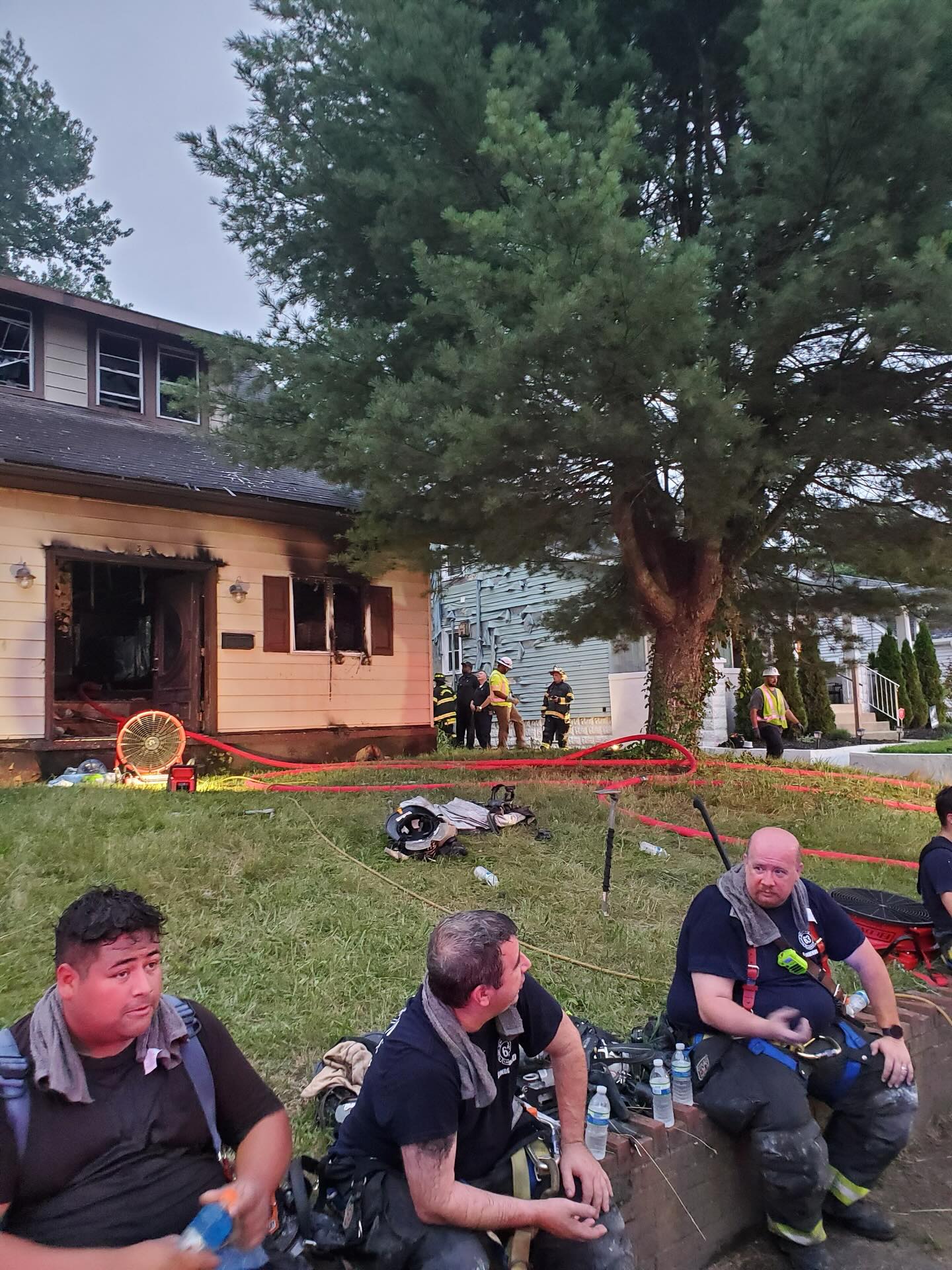 🚨 Early Morning Call – Lindenwold 🚨
At around 5:00 AM on July 7th, Rehab 13 responded to a working residential fire in Lindenwold. Crews provided rehab support on scene as firefighters battled flames that impacted not only the primary residence, but also caused damage to a neighboring home.
Hydration, cooling, and nutrition were key as crews worked through the early morning hours in warm, humid conditions. As always, we’re proud to support our brothers and sisters on the front lines.
#Rehab13