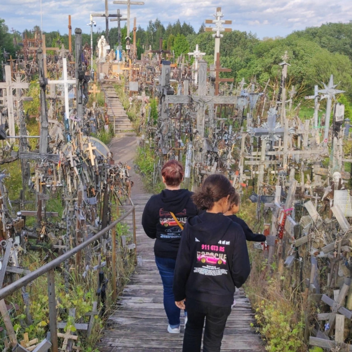 koko perheelle samanlaisella suunnittelulla olevat collegepaidat
sweatshirts with the same design for the whole family
#huppari #kuvalahja #dtfprinting #sublimation #kuvapaidat #käsityö #lahja #lahjaide #ompelu #tilaustyö