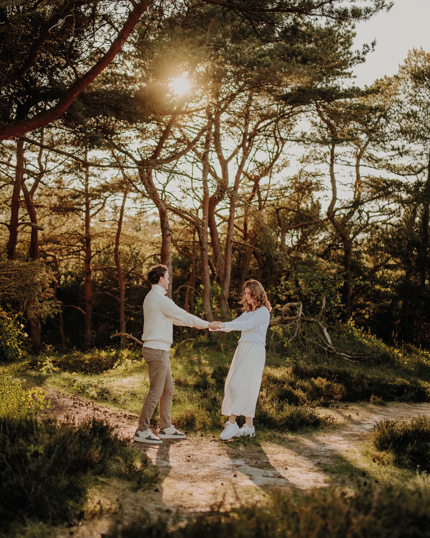 Ein Fotoshooting im Urlaub? Ja, unbedingt!
Ob als Paar oder Familie – fernab vom Alltag entstehen die ehrlichsten, entspanntesten und natürlichsten Bilder. Kein Termindruck, keine To-do-Liste, einfach nur ihr und der Moment.
Perfekt für eure Lovestory, Familienbilder oder einfach, um eure gemeinsame Zeit für immer festzuhalten.
Schreibt gern mal eure geplanten Urlaubsziele in die Kommentare wo ihr gern ein Shooting hättet ☺️
#fotoshootingimurlaub #paarshooting #familienfotos #dänemarkurlaub #dänemarkliebe #hyggefeeling #strandshooting #kiefernwaldshooting #naturfotografie #authenticmoments #nordicvibes #paarzeit #urlaubserinnerungen #naturliebe #couplephotography #familyphotography #travelshooting #beachshooting #sommermomente #bohoweddingvibes