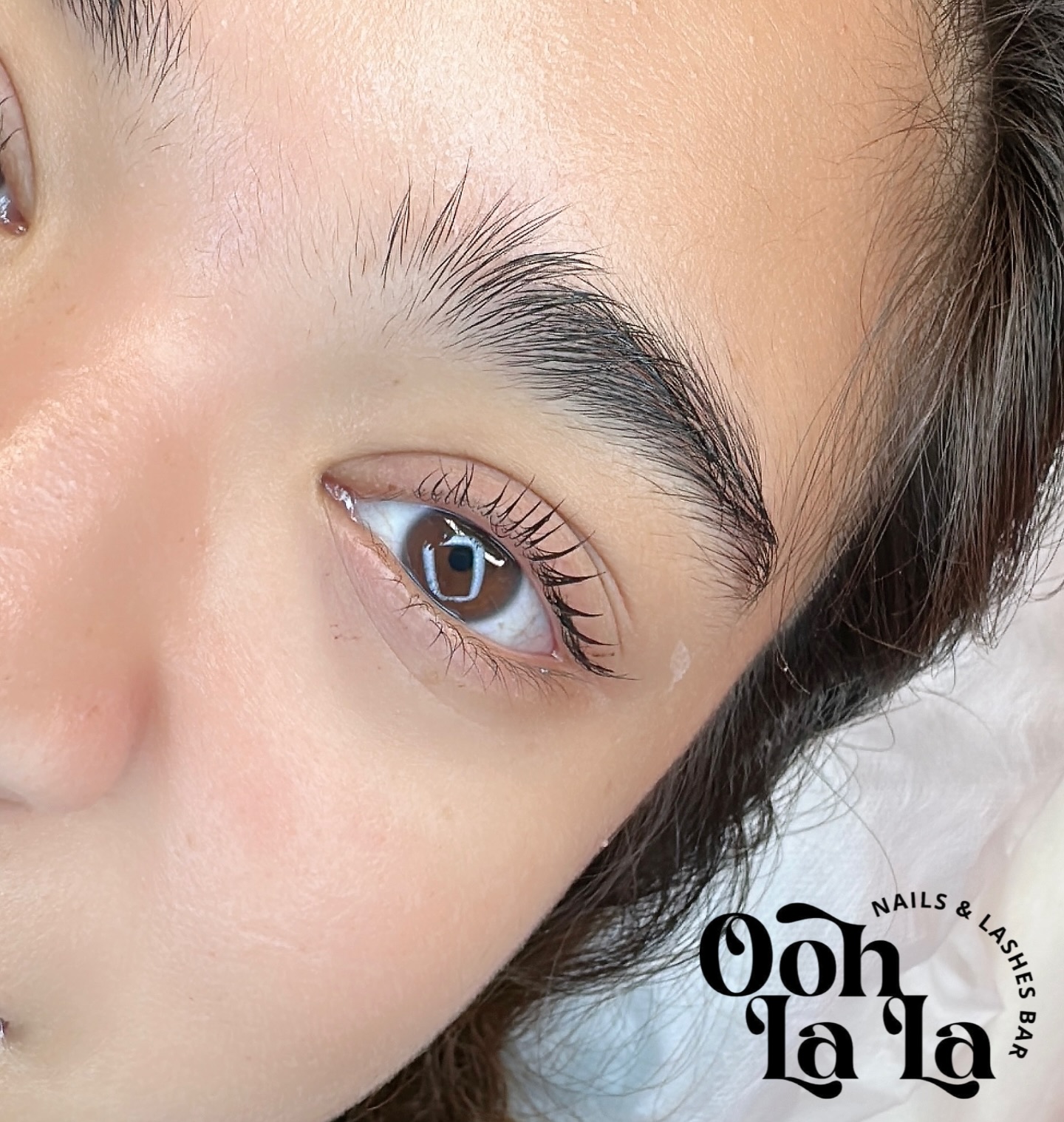 No extensions, just natural lashes doing the most.