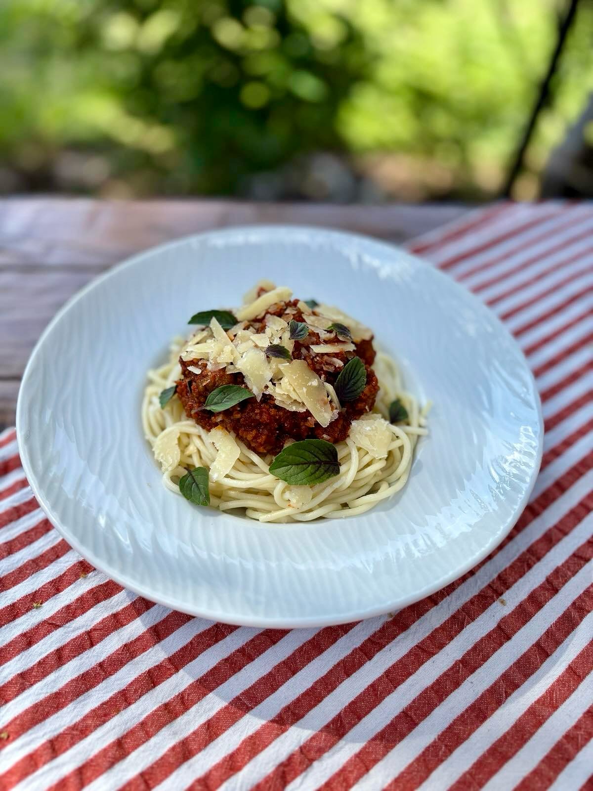 Heti menü (2025.07.14.-2025.07.20.)
Hétfő - szerda 11.30 - 15.00
Csütörtök-szombat 11.30-21.00
Vasárnap 11.30-17.00 
Zöldborsókrémleves  bazsalikomos borsó salátával
Okroshka (hideg mentás uborkaleves)
Tojásos galuska, bodzaecetes fejes saláta 
Bolognai spagetti
Hortobágyi palacsinta
Csicseriborsó saláta