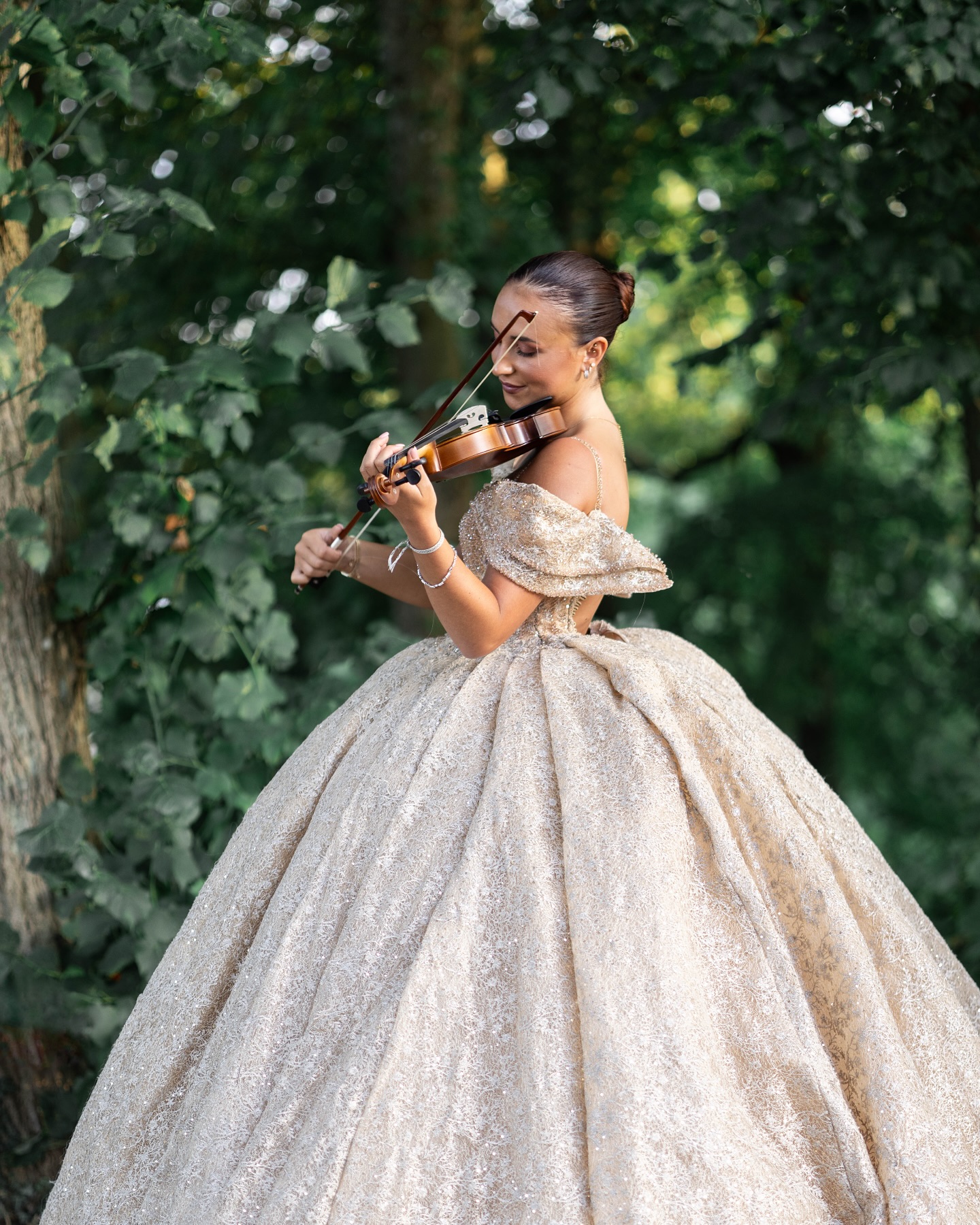 Too overdressed to remain silent.
#eventproductions #eventproductionshow #airplayexperience #party #lifestyle #entertainment