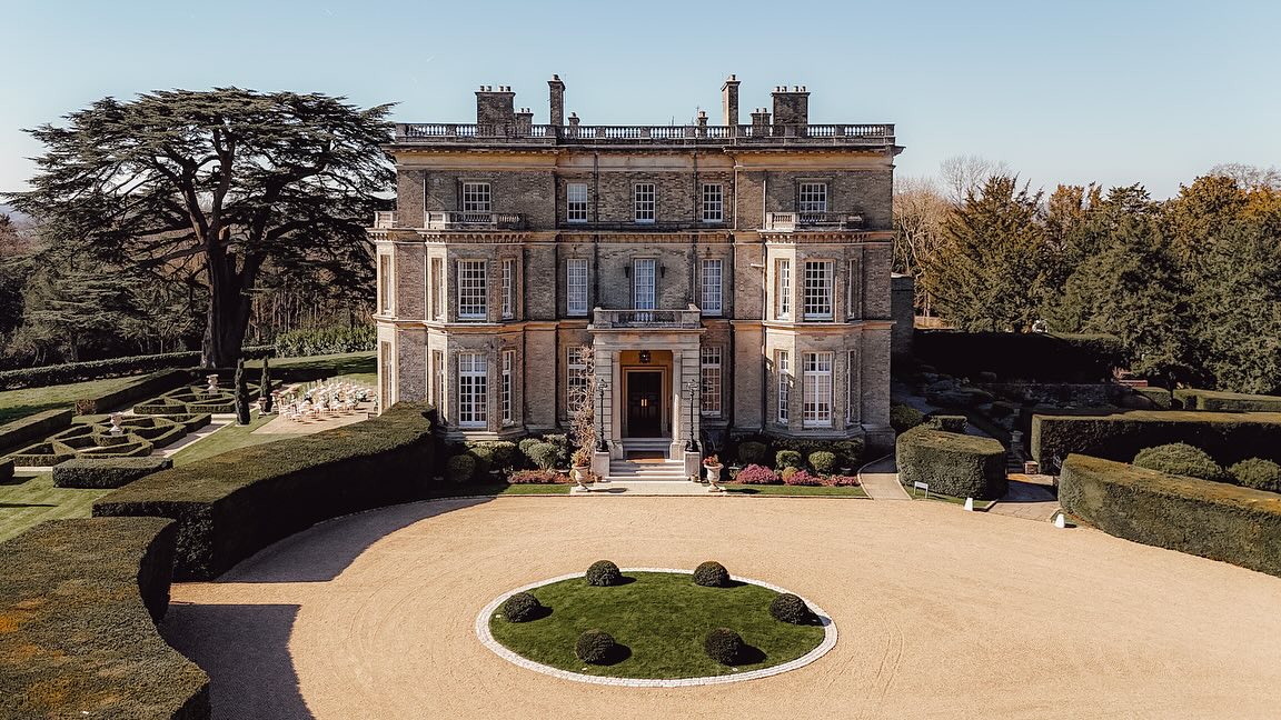 It’s just so hard not to fall in love with the grounds of a venue when they look this spectacular 😍
//
#HedsorHouse #hedsorwedding #hedsorhousewedding #weddingphotographer #weddingphotography #engagedandinspired