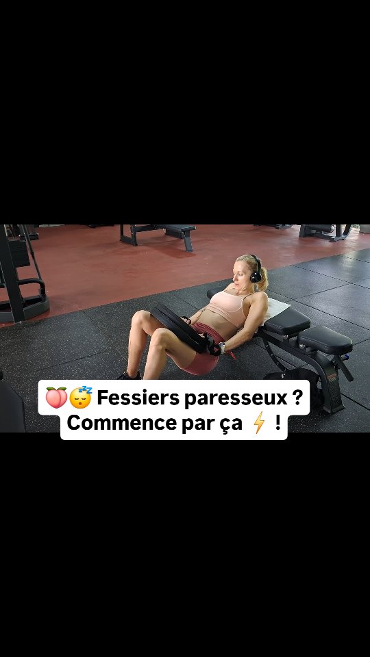 Le B-stance hip thrust, c’est LA version qui réveille vraiment ton booty 🔥
💡 Variante unilatérale = plus de focus, plus de contrôle, plus de résultats.
Mais seulement si tu respectes ces points :
✅ Regarde droit devant
✅ Menton légèrement rentré
✅ Expire en remontant
✅ Contracte volontairement les fessiers
💥 Ce n’est PAS un détail.
C’est la différence entre juste faire un mouvement…
…et SCULPTER ton corps intelligemment.
Dans Fit Leader, je t’apprends à t’entraîner avec précision, efficacité, et sans y passer 2h.
✅ Moins de temps
✅ Moins de blessures
✅ Plus de résultats
📲 Suis-moi et découvre comment Fit Leader transforme ton corps et ta vie – avec plus d’énergie, de confiance, et zéro épuisement. Lien dans ma bio!
#FitLeader #HipThrust #BStance #Fessiers #FessiersToniques #FitnessFR #BootyWorkout #FitnessMotivation #ForceFeminine #EntraînementEfficace #IsabelleCurratCoaching #TrainSmart #GluteActivation #S'EntraînerJuste #S'EntraînerMieux #ActivationFessiers