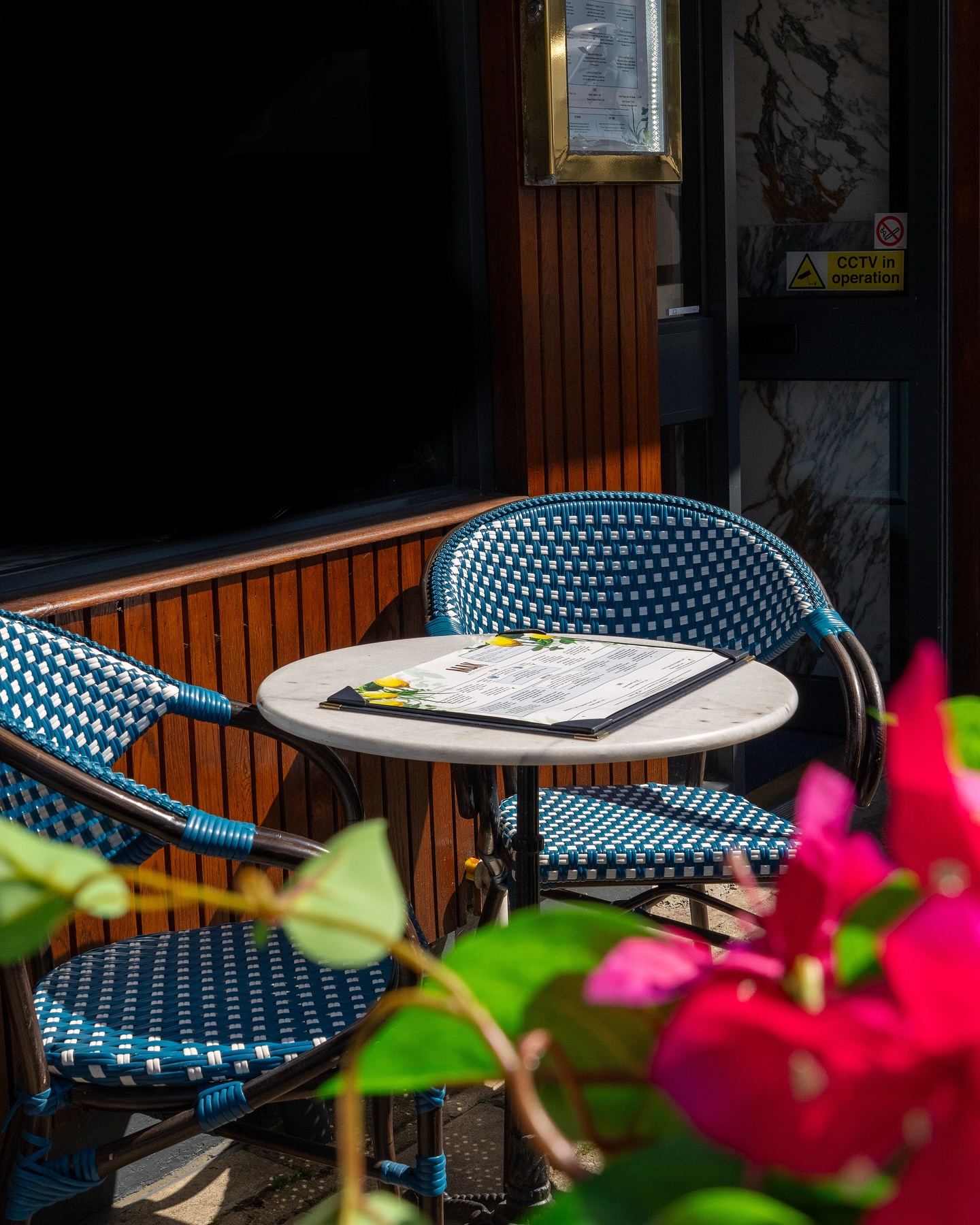 Heading to see Jimmy Carr at The Assembly Hall?
MAK is just a short walk away—the perfect spot for pre-show dinner! Only 3 tables left before the 7 PM show and 4 before the 9:30. Book now! 🍽️🔥