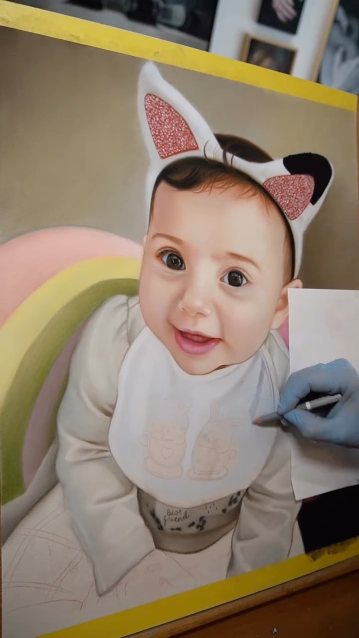 Lei invece è Giulia 🥰 una splendida bambina in un ritratto pieno di colori e fantasie 🌈
Questo ritratto è stato realizzato con pastelli morbidi (@stabilo #Carbothello, @carandache pastel Pencils e stick) su carta @pastelmat_clairefontaine.
🎁 Ordina il tuo ritratto realistico sul sito 👇🏼
www.alessandrapagliuca.com/ritratti-su-commissione
(Link in bio)
This is Giulia 🥰, a beautiful little girl in a portrait full of colors and fantasies 🌈
This portrait was created with soft pastels (@stabilo #Carbothello, @carandache pastel pencils and sticks) on @pastelmat_clairefontaine paper.
Order your realistic portrait on the website 👇🏼
www.alessandrapagliuca.com/ritratti-su-commissione
(Link in bio)
#realism #comedisegnare #drawing #softpastel #realismo #portrait #disegno #pastello #pastellomorbido #pastellimorbidi #pastelli #disegnare #ritratto #iperrealismo #ritrattosucommissione #drawingpastel #pasteldrawing #portraitartist #ritrattista