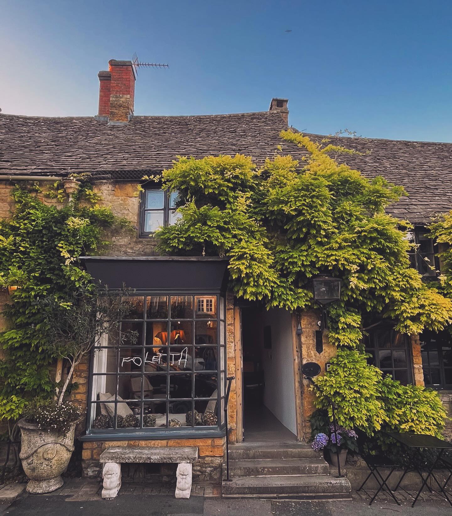 We’re serving coffees & drinks & nibbly bits this weekend but we open our doors officially on July 17th ! Pop by for an iced coffee or a lovely glass of fizz! #cotswolds #stowonthewold #cotswoldstone #cotswoldlife #tudor #barincotswolds