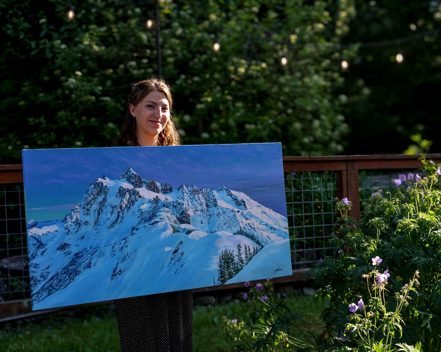 Have you been in to peep @jojo.griggs’ art on display yet? We love Jo Jo, and find her work to be utterly jaw dropping. At first glance you may be fooled into believing these fine works are photographs, but a closer examination would reveal a thousand tiny strokes of paint. You can bring home a print, puzzle or sticker, all available in store!
#wakenbakeryglacier #wakenbakery #mtbaker #mtshuksan #art #painting #explorewa #shopsmall #glacierWA