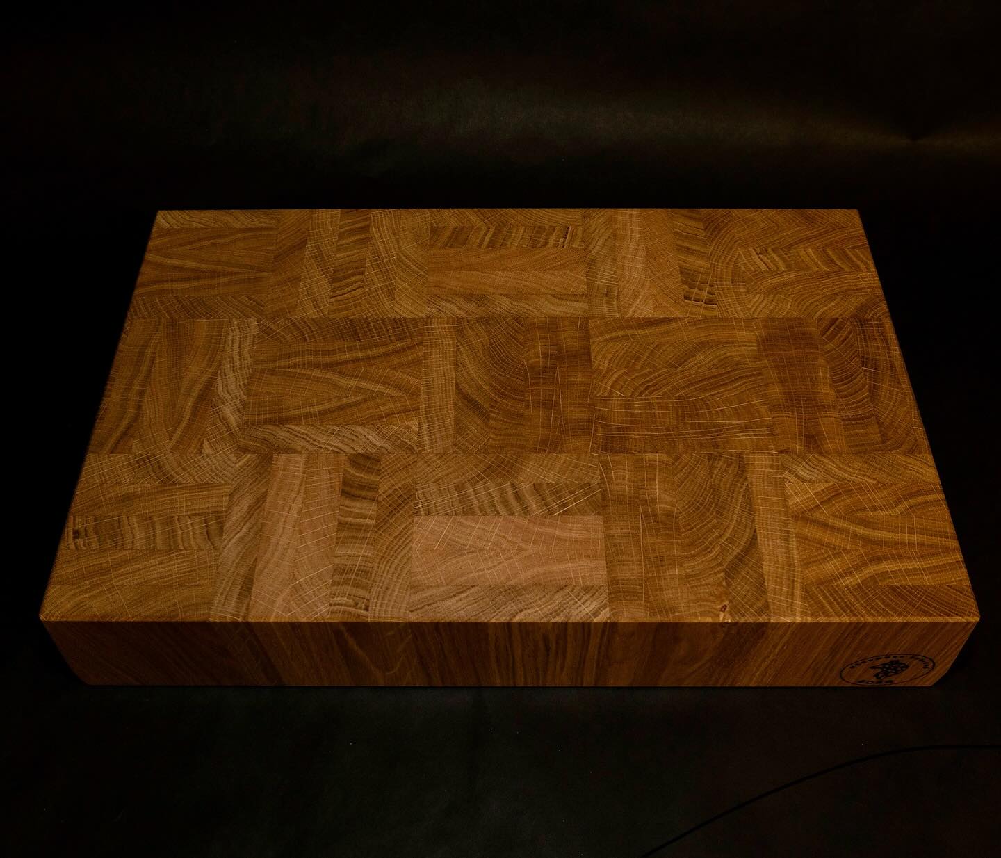 Introducing our bespoke end grain butcher blocks — solid, chunky, and built to endure. Handcrafted with care and precision, these blocks aren’t just beautiful; they’re functional pieces of craftsmanship designed to handle the rigors of daily use.
The end grain construction isn’t just for looks — it’s the gold standard in butcher blocks. This pattern allows knives to sink between the wood fibers rather than cutting across them, preserving your blade and extending the life of the block.
Perfect for chefs, home cooks, or anyone who appreciates quality that lasts.
📦 Now available in limited batches. Message us to secure yours
#ButcherBlock #EndGrain #Handcrafted #Woodworking #KitchenEssentials #ChefsChoice #BespokeDesign #FunctionalArt #CuttingBoardGoals #MadeToLast #HeirloomQuality #WoodCraftsmanship #ChunkyBoard #CustomMade #KitchenStyle