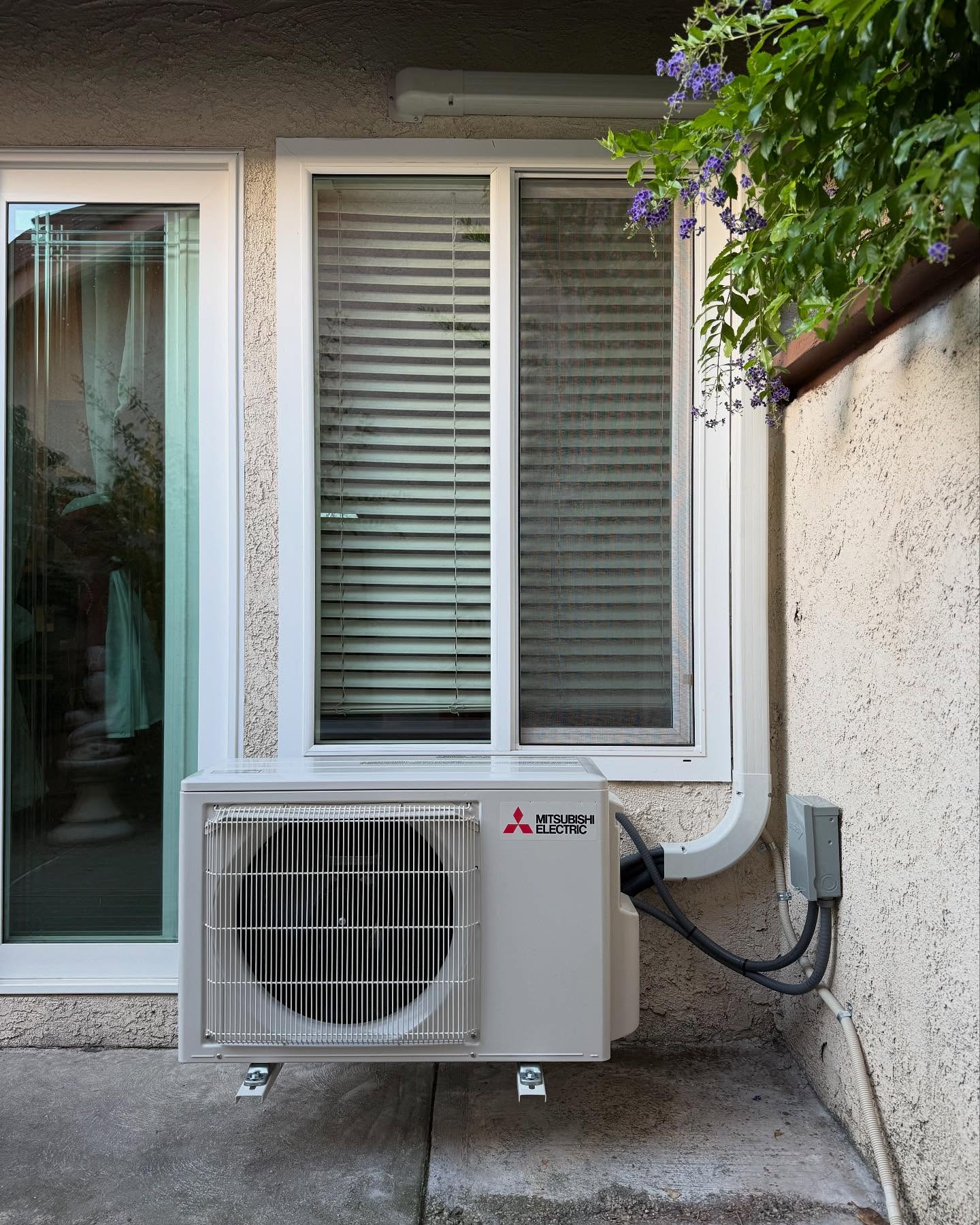 12k BTU 1-zone wall mounted R454B Mitsubishi mini split AC and heat pump system installed in a beautiful Tustin home #mitsubishi #ductless #minisplit #heatpump #hvacinstall #hvactech #hvaclife