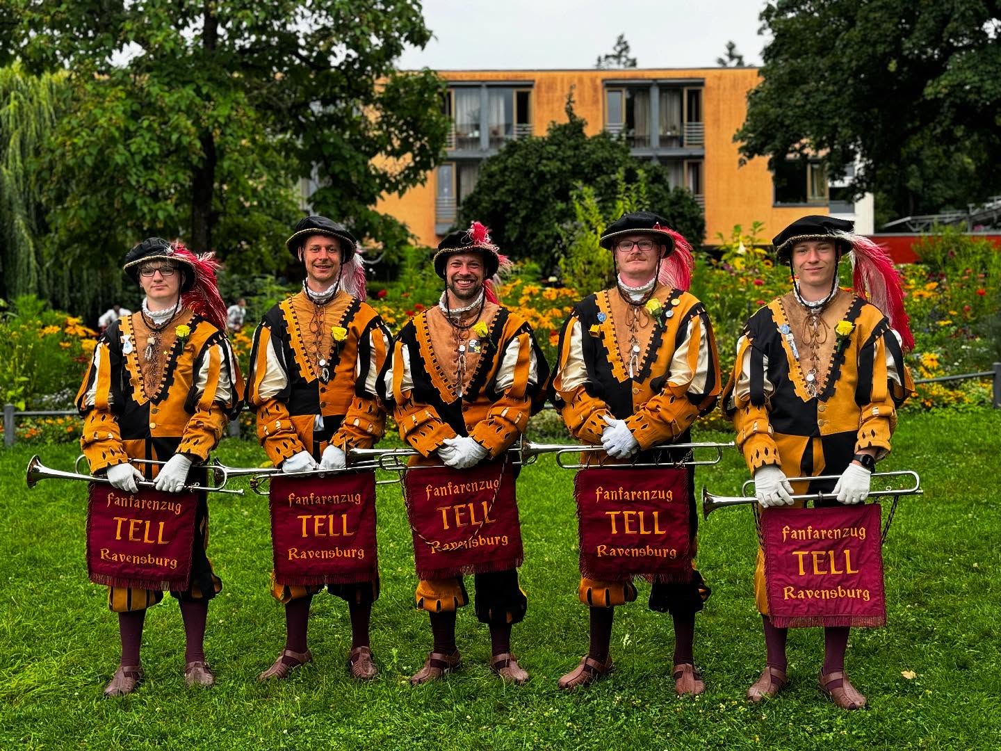 We proudly present: The Middle Voice Boyz 😎👊🏼
Unsere jungen und dynamischen Edeltonstoßer sind auch dieses Jahr wieder mit am Start! Wir freuen uns auf euch!!
.
.
.
#fztell #roadtorutenfest #rutenfest #ravensburg #soon A#oberschwaben #raketen #feini #nopainnogain #yeswecan #haveaniceruten #💛🖤
