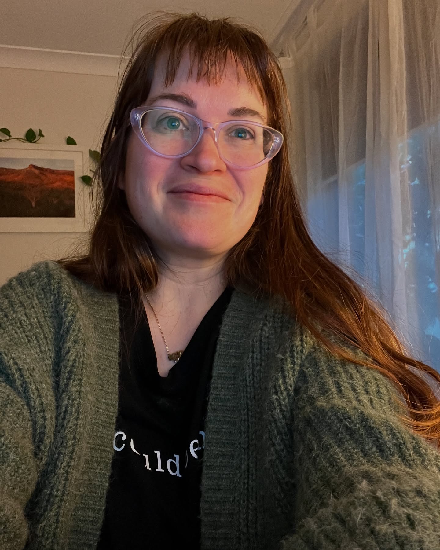 Wholly authentic - my kids were up ill last night, we’re running on little sleep. And I still wanted and needed to show up to my new mentor @drjamiem presenting at @ndaffirmingtherapyconference this morning (7.45am!)
Sitting here with messy hair, in pjs, haven’t washed my face. But this learning is too important to miss.
This smile - that’s seeing Jamie+ grab their nee doh when regulating the big feels on stage 🥹