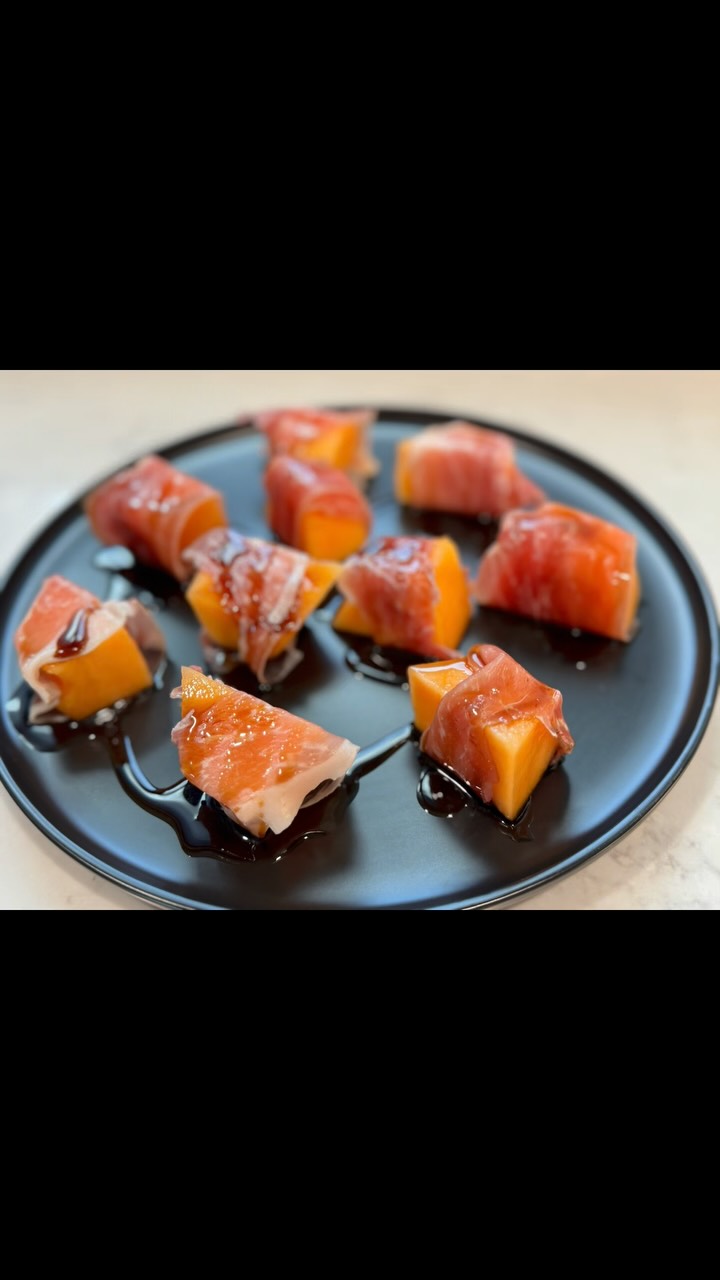 Italian cantaloupe is unlike regular cantaloupe. It actually has flavor. This is my favorite way to enjoy it - wrapping in prosciutto and drizzling with balsamic glaze. Grab one at your farmers market and get some prosciutto from your local deli and ENJOY!
.
.
#fruit #farmersmarket #freshfruit #eatlocal #healthy #healthyeating #recipe #recipes #easyrecipe #easyrecipes #glutenfree #simplefood #food #cooking #delicious #supportlocal #farmers @thefarmandfiddle @brunositaliandeliandmarket @alessifoods