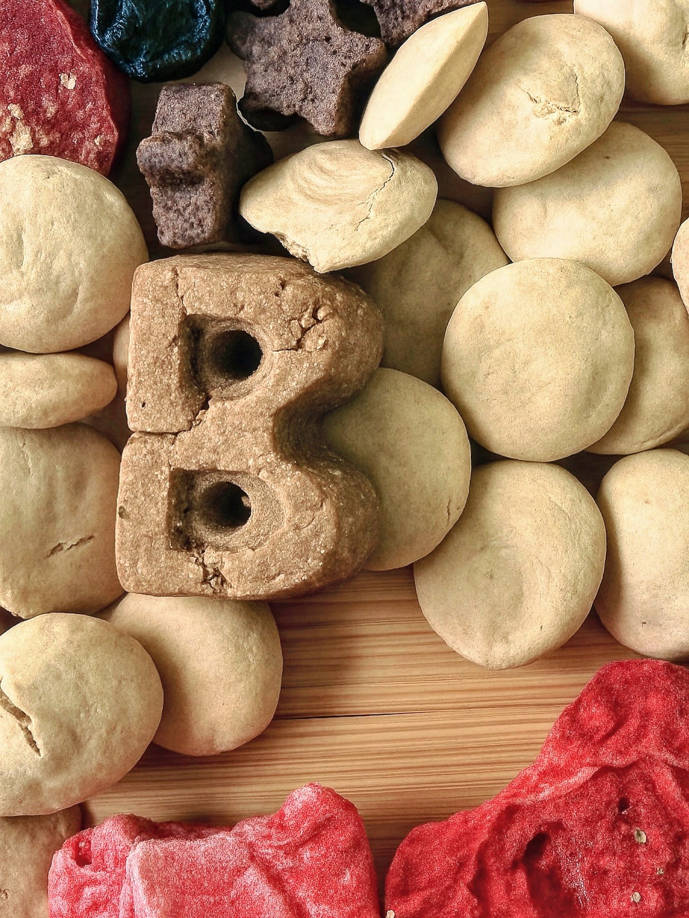 A colorful mix of wholesome treats, because your pup deserves variety in every bite! 🐾🍪✨
#dogtreats #BuchoApproved #healthysnacks #dogsofinstagram #buchosbarkery #orderonline #foryourpet #naturalingredients #july #pnwdogs #frenchie