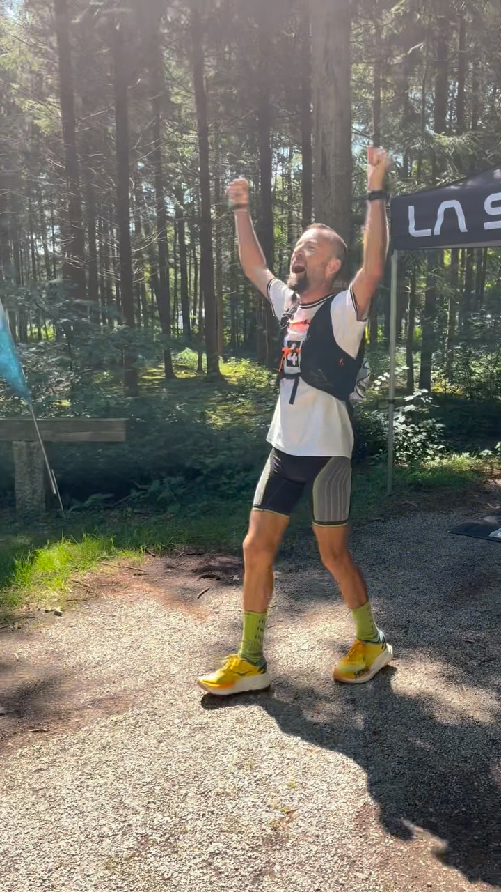Der erste Finisher des Salzach Ultra Run SUR230 der Geschichte. 🤩
Stefan Wilfinger erreicht nach 28:21h die Mündung der Salzach in den Inn.
Gratulation für diese unfassbare Leistung. 🥳👏🏻
@lasportivadach #lasportiva #SUR230 #salzachultrarun