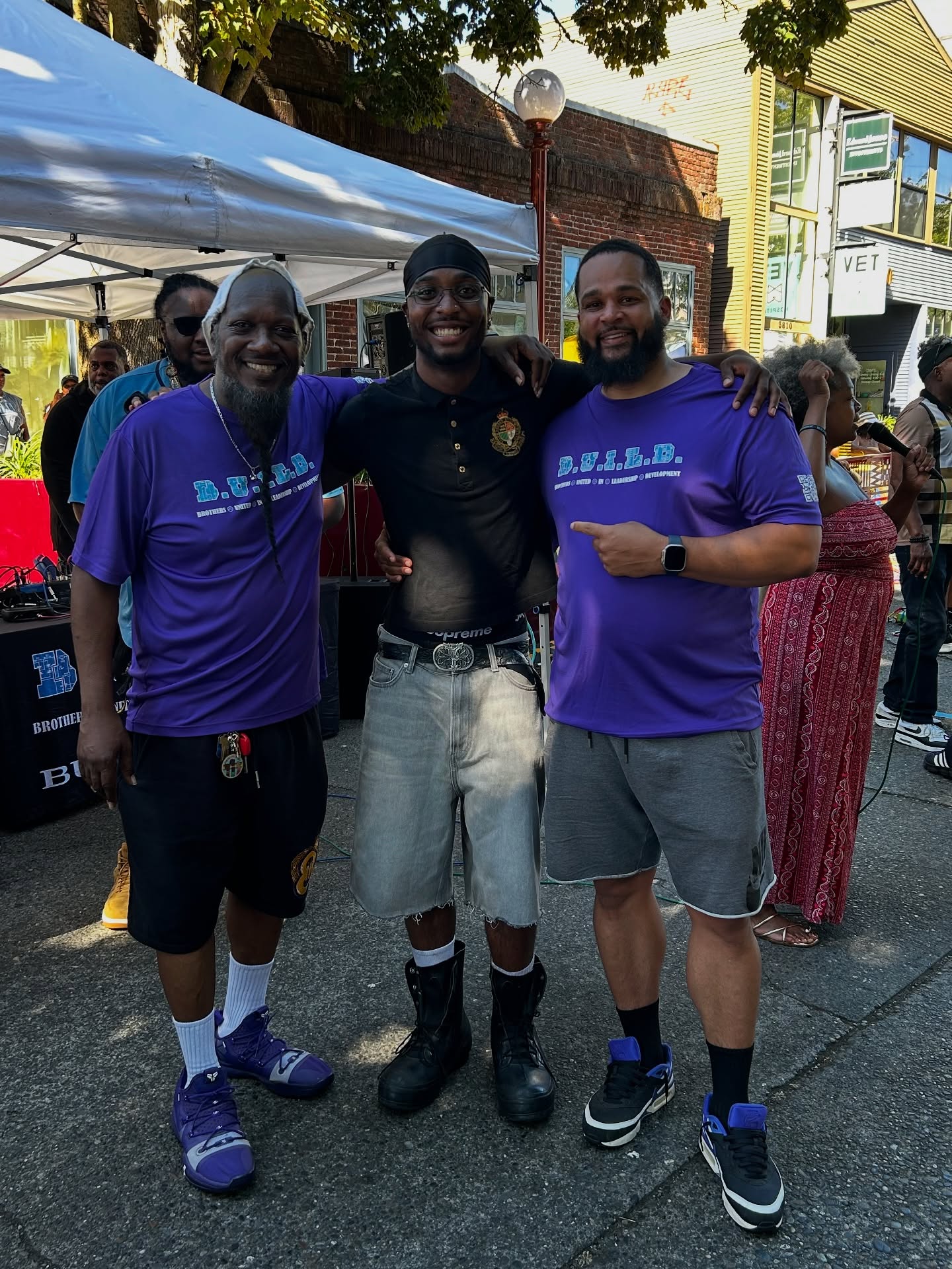 Olu just completed the @build_206 Black Wealth – Black Male Incubator Program, a powerful space for supporting Black male entrepreneurs in Seattle.
🎉He was also one of the Pitch Competition winners, receiving additional funding to support his continued growth as a Black entrepreneur and community leader.
We’re proud to see Olu representing N2E and leading by example in Black business leadership and innovation. 🙌🏾
#BUILD206 #BlackWealth #BlackMaleExcellence #ItsNever2Early #N2E #YouthEntrepreneurs #CommunityLeadership #SeattleBlackBusiness