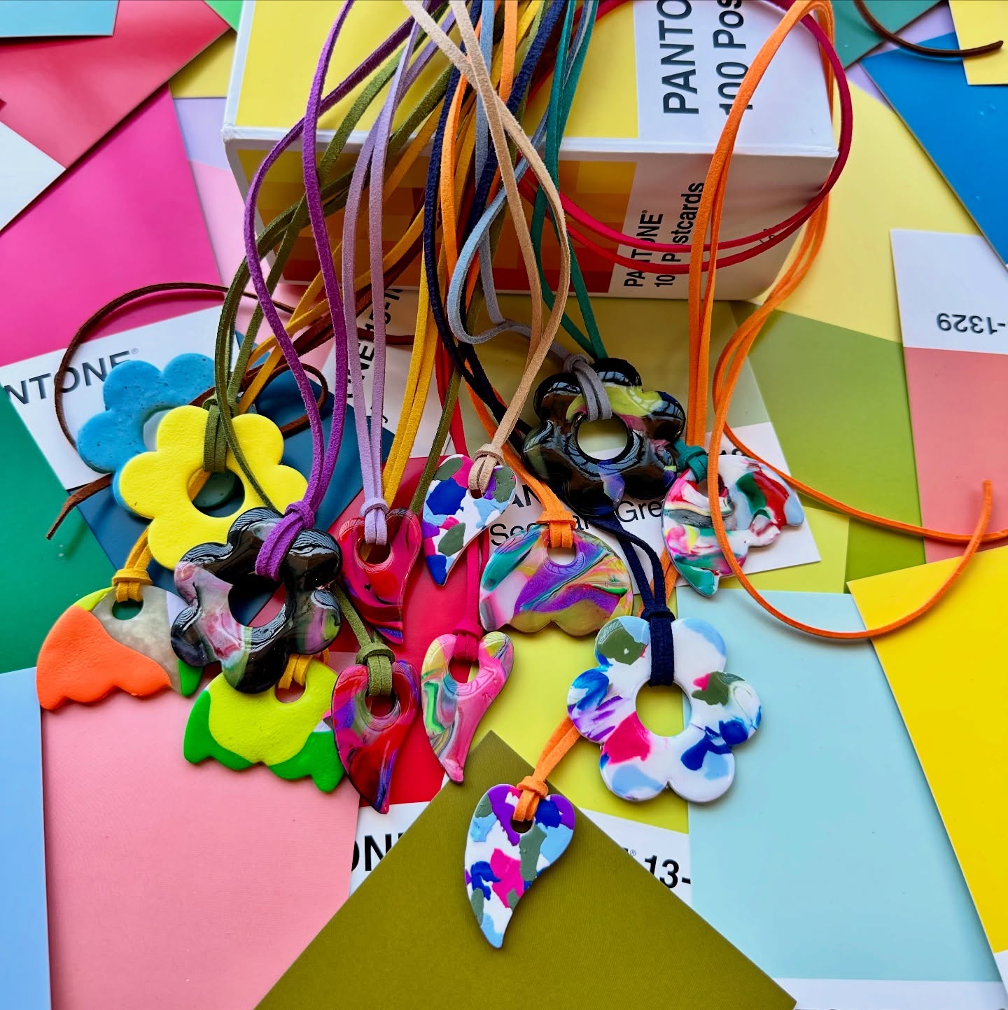 Lo nuevo de Bruja Cósmica 🫶🏼
Disponible en: brujacoamica.shop o por DM
#greenwitch #boricuagirl #clayjewelry #craftespañol #fyp #puertoricotiktokt #magiatiktok #magiccraft #boricua🇵🇷 #boricua #craftideas #crafttok
#apoyalocalpr #polymerclayearrings #clayearrings #shopsmall #boricua🇵🇷 #handmade #clayallday #polymerclayearrings #polymerclaytutorial #polymerclayartist #arcillapolimerica #arcillapolimericatips #polymerclaycreations #resina #resinajewelry #resinaccessories #PolymerClayCreations
#ClayCutters #ClayCommunity #SmallBizSupport