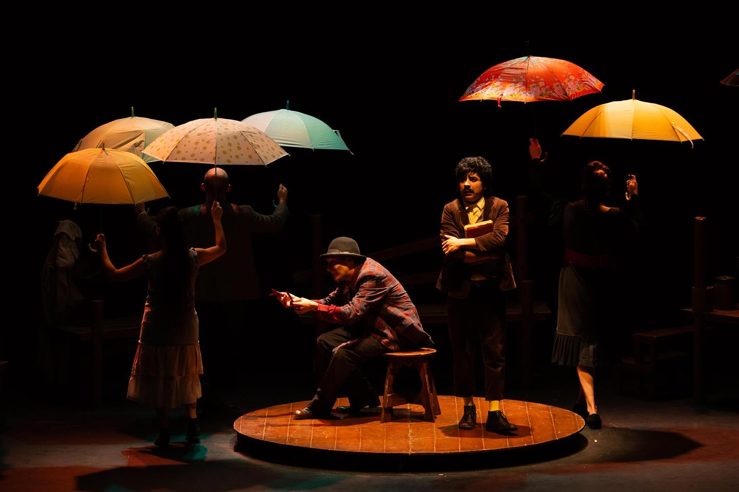 🎭 Teatro en el Teatro: Los Peces No Vuelan
La poética y aplaudida obra de @lamonailustre llega al Teatro Universidad de Concepción este viernes 18 de julio a las 19:00 hrs.
Una historia entrañable sobre la memoria, los sueños y la infancia, contada con humor, objetos y una visualidad que emociona.
No te pierdas esta función única en Concepción. ¡Nos vemos en el teatro!
📍 Teatro Universidad de Concepción
🎟 Entradas disponibles en Ticketplus!
📷: @adolfo_mesias
#teatrochileno #concepcion