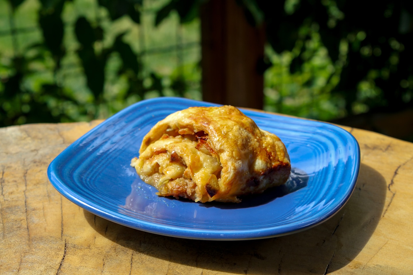 Nothin’ like a hot ham & cheese puff fresh out the oven 😛 come see whats cookin’!
#wakenbakery #wakenbake #glacierWA #Mtbaker #shopsmall #exploreWA #wakenbakeryglacier