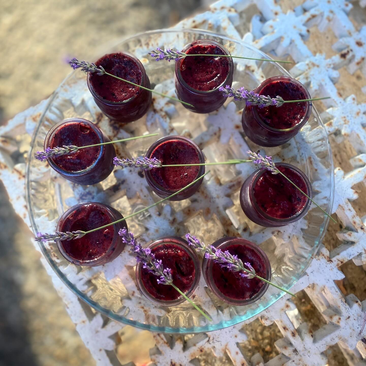 Chefโs adjustments when in south of France and the temperature rises to 39ยฐC - lavender and blueberry ice cream - what a hit! ๐ Plus other yummy bits and bobs in a retreat earlier this month with @lucybyoga at @amassaplace. Canโt wait to be back in September!
#icecream #retreatchef #yogachef #retreatfood #retreatcatering #retreatlife #healthyfood #yogaretreat #wellnesschef