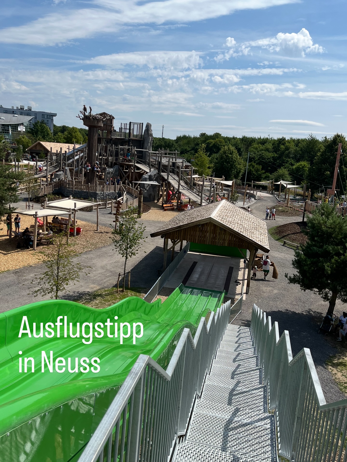🛝 Kennt ihr schon die neue Abenteuer Alm an der Neusser Skihalle?
Ein schöner Spielplatz mit Wasserbereich, großem Klettergerüst mit drei Röhrenrutschen, Wellenrutsche, Hüpfkissen und Seilbahnen. Tickets können vorab online bestellt werden und kosten ab 10,- pro Person.
Unsere Kids hatten auf jeden Fall riesigen Spaß und waren in den gebuchten 2 Stunden gut beschäftigt.
#abenteueralmneuss #skihalleneuss #neuss #sommerferien #ausflugmitkindern #konfettimeerbusch #unbezahltewerbung