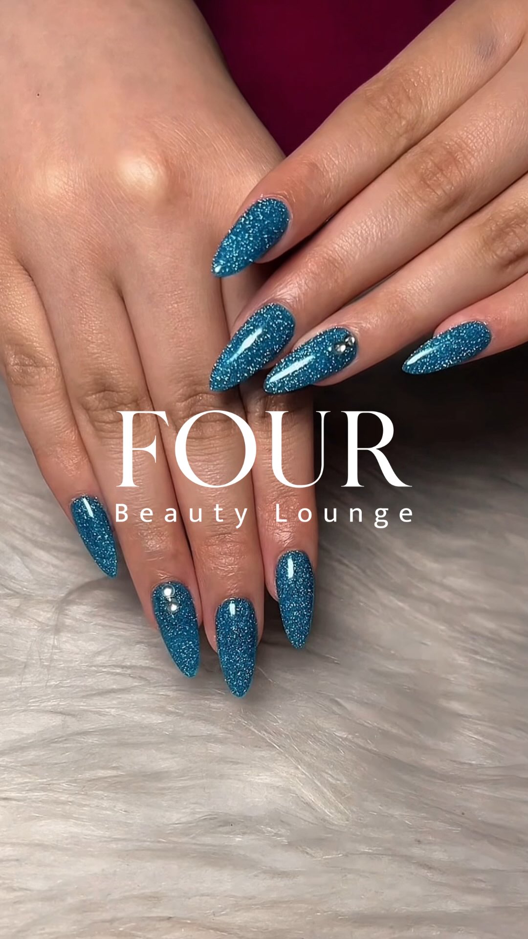 Your hands deserve a little sparkle ✨ @fourbeautylounge #strokesofperfection