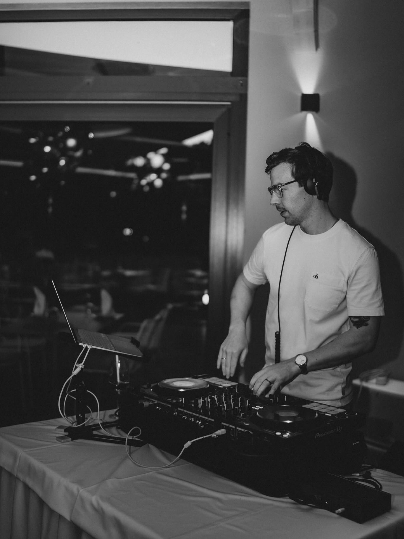 Die besten Nächte beginnen mit dem besten Mix 🎧🎶 #dj #nightlife #picoftheday #dance