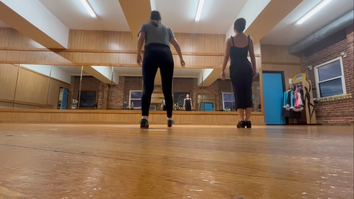 Teaching privates last night at Tonya’s Academy of Dance. Learning three different types of riffs and this little excessive all in 30 minutes!
#tapdance #tapdancer #choreographer #privates