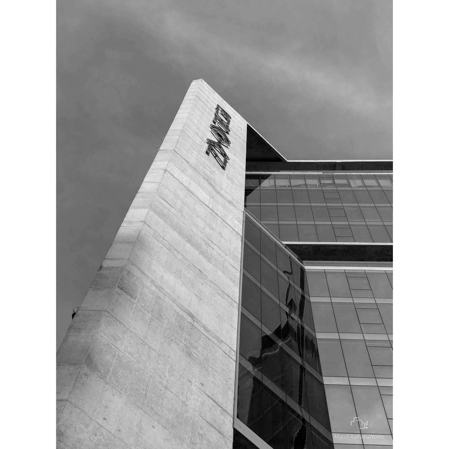 Ruapayan Red Crescent Tower by Metropolitan Architects