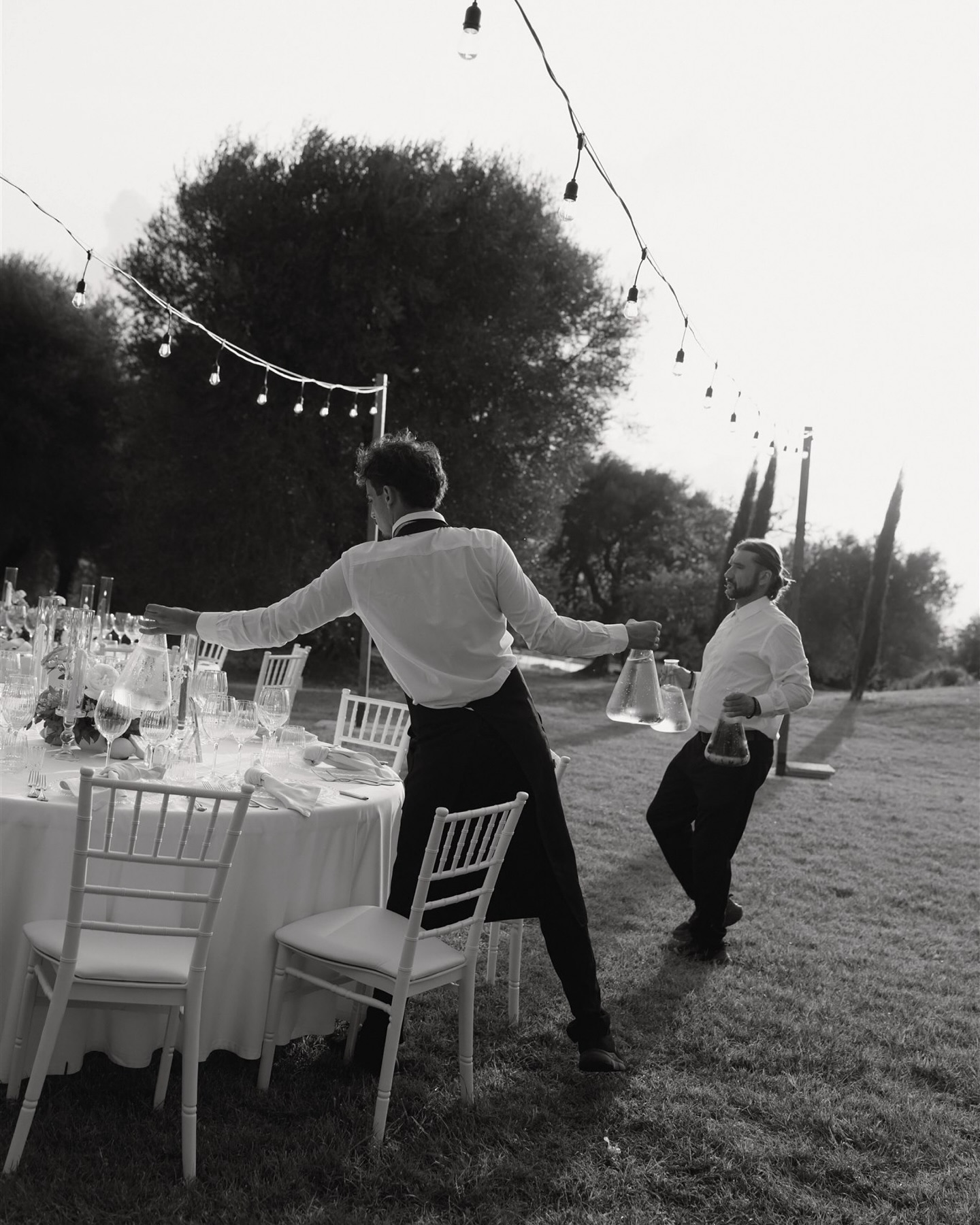 I&A’s magical Tuscan wedding — a vineyard ceremony, open-air dinner, and a dramatic sky lit by lightning on the horizon. Nature added its own special effects, and we absolutely loved the vibe 🤍
Planning: @kathrinebrenne.weddingplanner
Venue: @poderemontale
Flowers: @i.fiori.di.nadia
H&M: @beautyonfleekteam @gemma.bridalhairstylist
Music: @damianosardimusic
#wedding #weddingphotography #destinationwedding #weddingdetails #hochzeitsfotos #tuscanywedding #italywedding #marinaandchris #marinaandchrisphotography