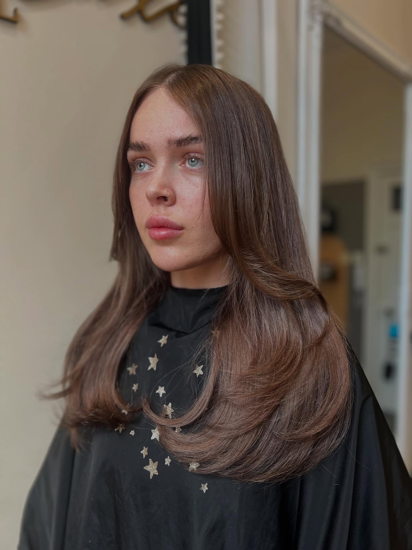 such a gorgeous chocolate brown change!! swipe for the before 👀 looks so much healthier and full 🫶🏼
🌟complimentary colour + extensions consultations are available this week! consultations are required for new clients 48 hours prior to colour appointment🌟
service 🤩 full head colour, cut and blow dry 🤩
💰 £80
based - @studioluxe.liverpool - Rodney Street, Liverpool L1 9EH📍
📱enquiries - contact button + DM
📱book - link on profile
products used -
@lorealpro @schwarzkopfprouk
@lorealuki @schwarzkopfpro
@loreal @schwarzkopf
@lorealpro_education_uki @rosieoconnorprohair
@salonsdirect @sallyserskineliverpool
@beautylaunchpad
@hairdressersjournel
i don’t edit my pictures 📸
~
#hairbylucyansboro #studioluxe #studioluxeliverpool
#beautylaunchpad #hairdressersjournal #lorealcolourspecialist #liverpool #liverpoolhair #colourspecialist #blondespecialist #balayagespecialist #liverpoolhairspecialist #liverpoolbalayage #bohoblondetechnique #iambohoblonde #transformationtechnique #balayagetransformation #blondetransformation #extensions #liverpoolhairextensions #brunette #chocolatebrown #brunettetransformation