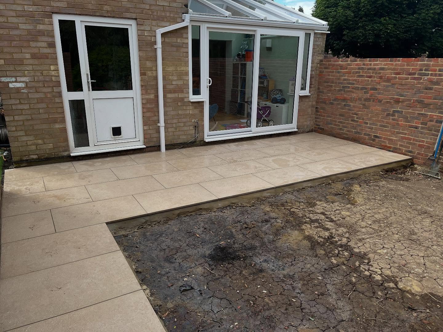 Wall finished off and porcelain patio 900x600 coral with neutral grout completed this week and existing gates hung on to new piers and lawn area prepped with top soil awaiting the turf thinks it a little to hot for the turf at the moment so that will follow. #alderson #building #patio #porcelain #brickwork #brickie #landscape #landscaping #topsoil #prep #gate #gates