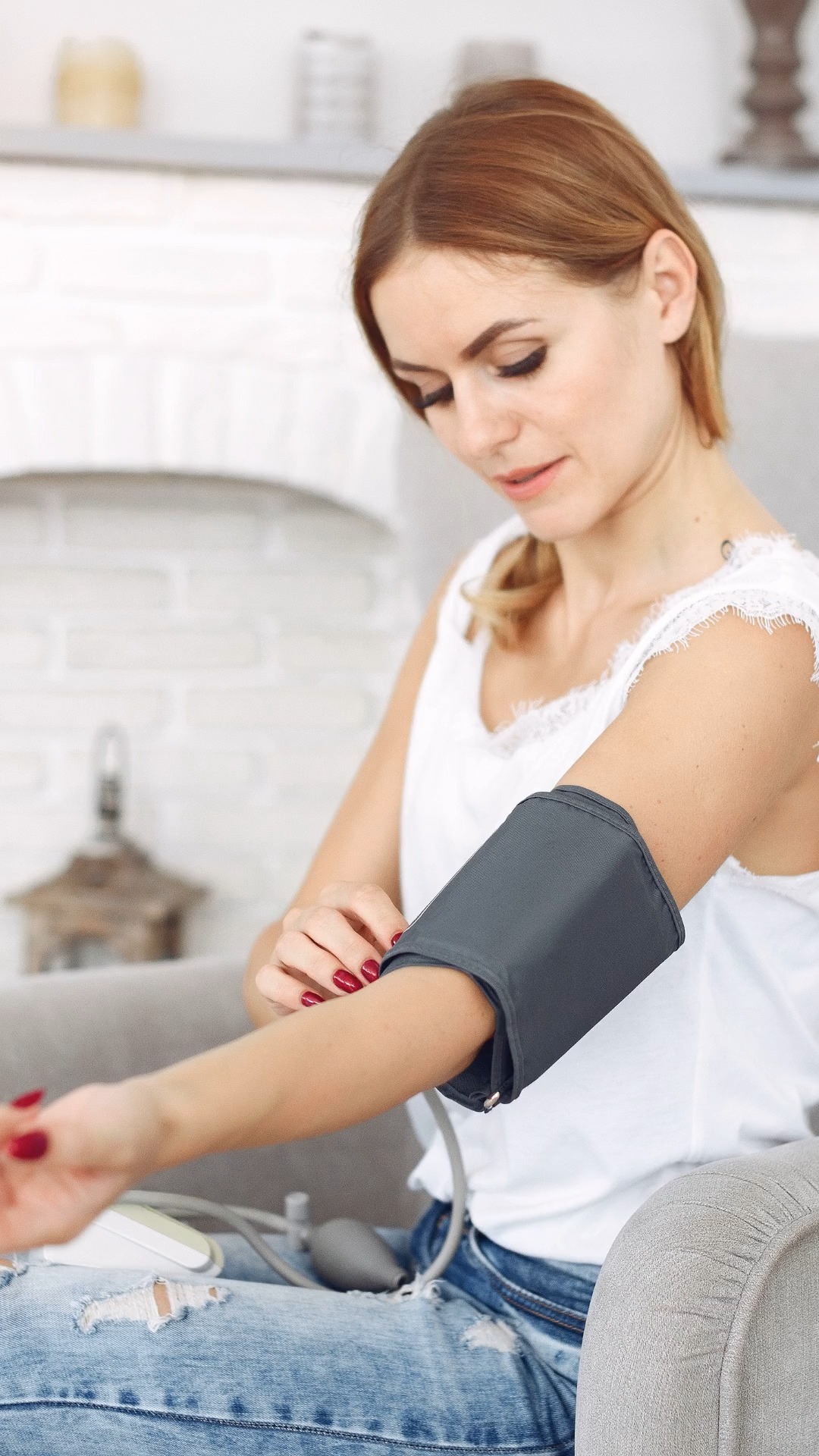 Why Your Blood Pressure Reading Might Be Wrong.
Dr. Sean Hashmi, MD, MS | Board-Certified Nephrologist & Obesity Medicine Specialist
THE 4 TYPES OF HIGH BLOOD PRESSURE:
Masked: Normal at doctor's office, high at home
White Coat: High at doctor's office, normal at home
Dippers: BP naturally drops during the day
Non-Dippers: BP stays elevated all day
PROPER HOME MONITORING:
✅ Check morning AND evening
✅ Sit in chair with back support
✅ Don't cross your legs
✅ Empty your bladder first (full bladder ↑ BP)
✅ Relax for 5 minutes before checking
THE REALITY: Your home readings are often more accurate than office visits.
SAVE THIS POST for proper BP monitoring and SHARE with someone managing high blood pressure.
QUESTIONS? Drop them below—I read every comment.
➤ For more kidney protection tips: Follow @seanhashmimd
📚 References (Grouped by Topic):
🩺 Types of Hypertension (Masked, White Coat, Dippers, Non-Dippers):
Pickering, T. G., et al. (2008). Recommendations for blood pressure measurement in humans and experimental animals: Part 1: blood pressure measurement in humans: a statement for professionals from the American Heart Association Council on High Blood Pressure Research. Hypertension, 52(1), 10–29. https://doi.org/10.1161/HYPERTENSIONAHA.107.189703
Franklin, S. S., et al. (2013). Masked hypertension: understanding its complexity. Eur Heart J, 34(2), 82–88. https://doi.org/10.1093/eurheartj/ehs300
Verdecchia, P., et al. (1994). Ambulatory blood pressure: an independent predictor of prognosis in essential hypertension. Hypertension, 24(6), 793–801. https://doi.org/10.1161/01.HYP.24.6.793
Ohkubo, T., et al. (2002). Prognostic significance of nocturnal blood pressure dipping status in hypertensive patients. Hypertension, 40(6), 802–809. https://doi.org/10.1161/01.HYP.0000040261.25893.99
Medical Disclaimer: This content is for educational purposes only and does not constitute medical advice. Always consult your healthcare provider for medical decisions.
#BloodPressure #Hypertension #HomeMonitoring #KidneyHealth #WhiteCoatHypertension #PreventiveMedicine #MedicalFacts #seanhashmimd #HealthEducation #Nephrology