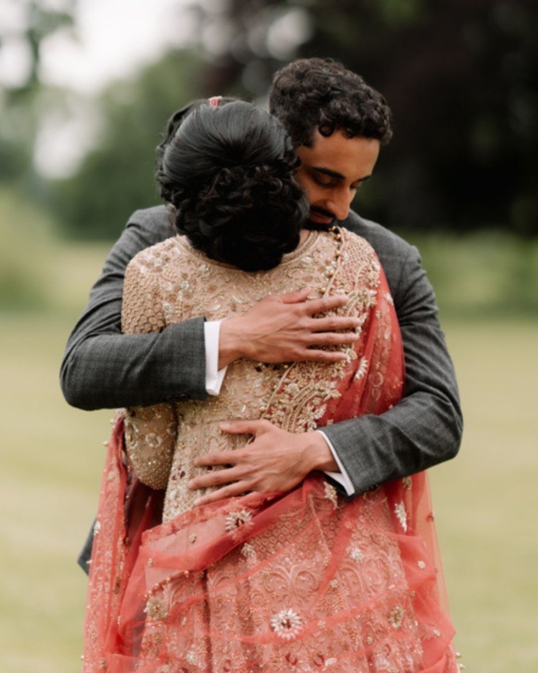 This heartfelt embrace between a #BrideAndGroom captures the beauty of their #Wedding day at Ditton Manor; the perfect backdrop for this sweet and tender memory.
💞
Cherished moments like this are what weddings at Ditton Manor are made of.
✨
📸 @veronikaward
#DittonManor #Slough #AsianWedding