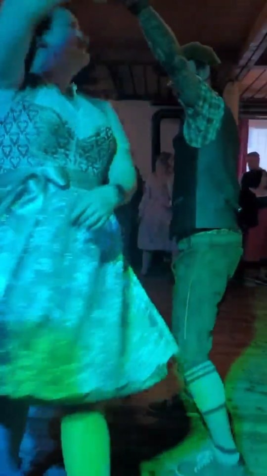 Party time 🥳 Ein Auszug aus unserer letzten Hochzeit.
.
.
.
#cover #music #band #duo #wedding #liveconcert #party #fingerstyle #guitar #singer #percussion #livemusic #ccr #proudmary #elvispresley #jailhouserock #seilerundspeer #hamkummst