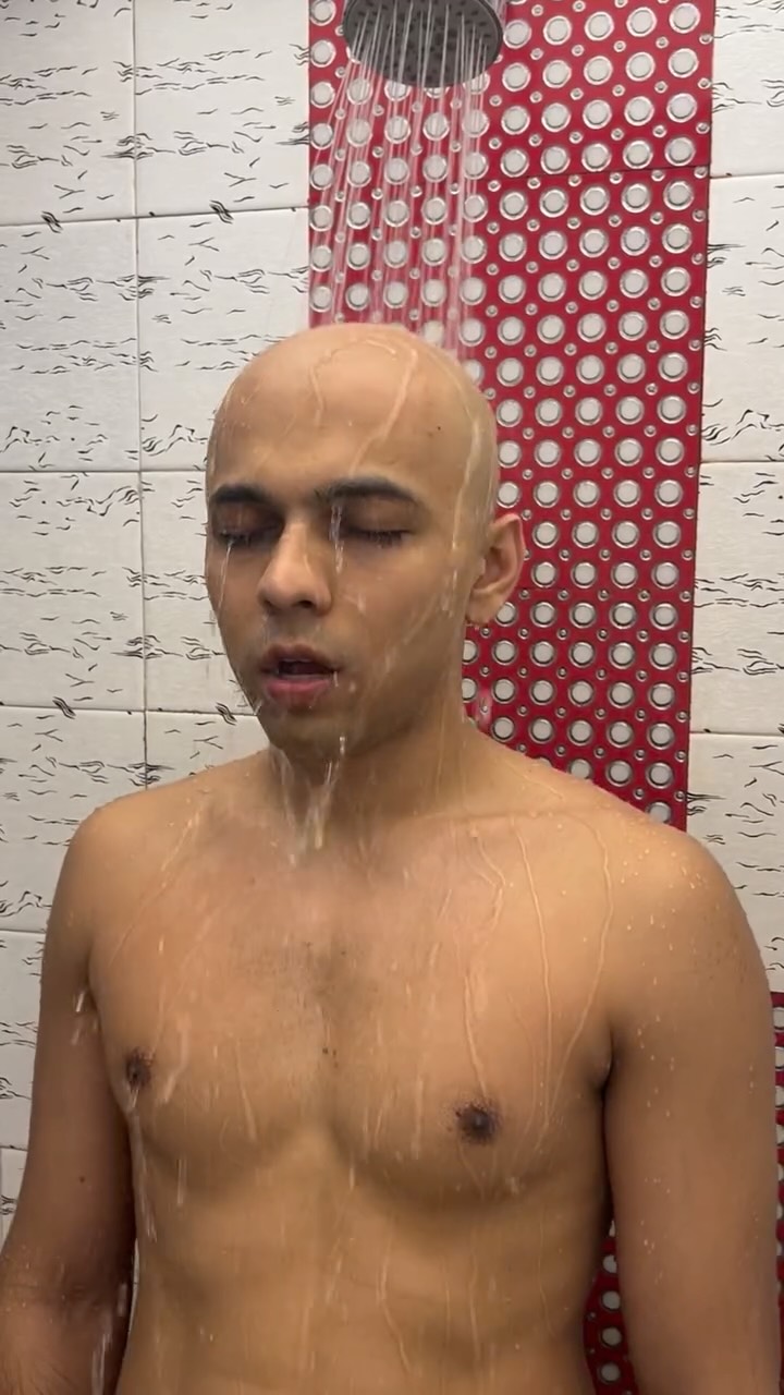 Microhabit #5: End your shower cold 🧊🚿
Just 30 seconds of cold water at the end of your shower can have powerful effects on your brain and body.
According to research shared by Dr. Andrew Huberman:
🧠 Dopamine increases by up to 250% - boosting motivation, mood, and energy
⚡ Norepinephrine increases by up to 530% - sharpening focus, alertness, and stress resilience
You don’t need an ice bath or fancy setup. Just turn the tap to cold for the last 30 seconds.
Try it daily for a week — and feel the shift.