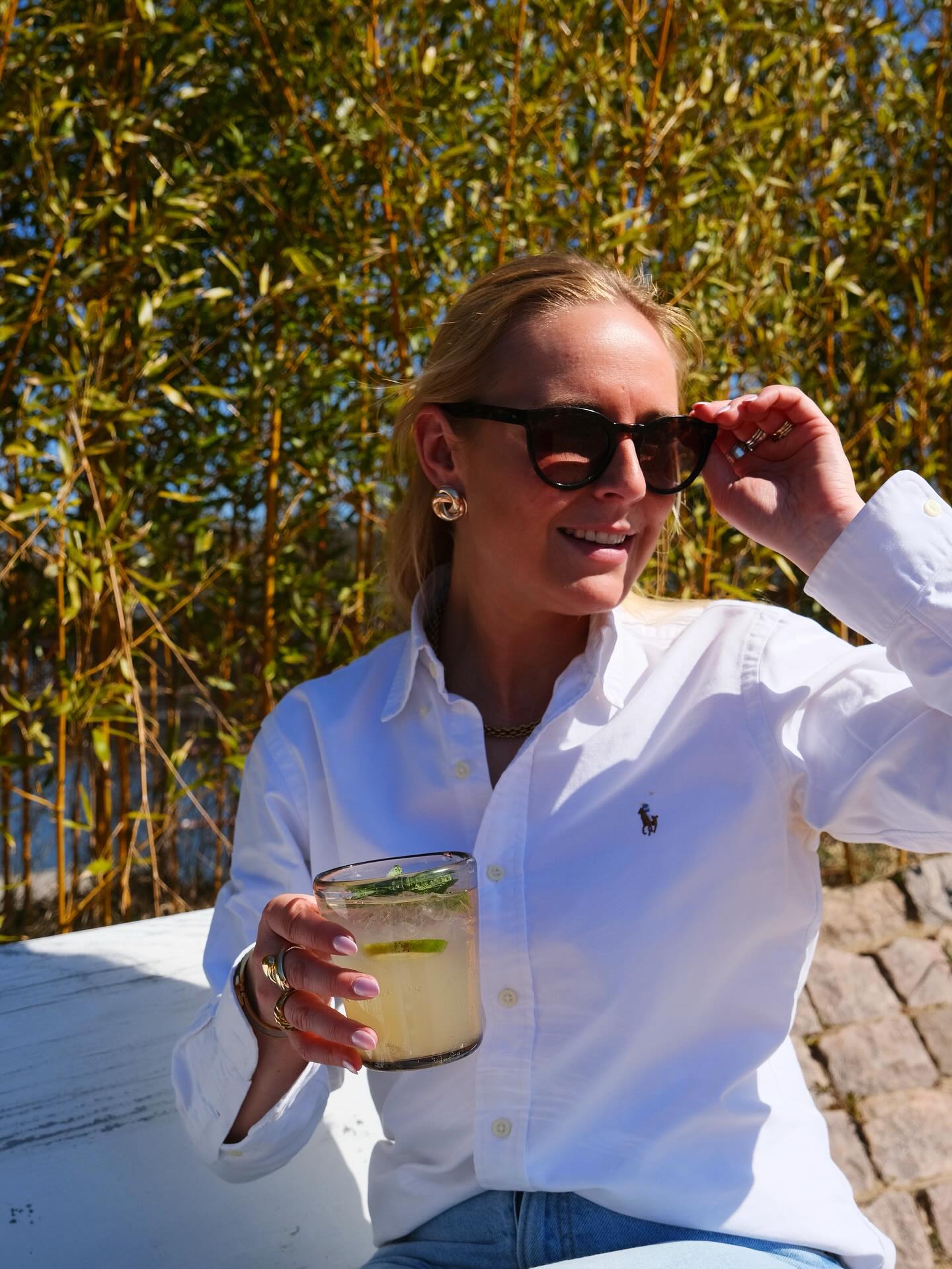 Meeresbrise auf der Haut, Sonne im Gesicht, Aperol auf Eis – der Sommer hat sich schick gemacht, und wir sind sowas von bereit! 🍹☀️
Mitten in der Lübecker Altstadt warten feinster Sand, Palmen, Lounges, Bars, Liegestühle, Pool – und natürlich eure Lieblingsdrinks. Also: Zurücklehnen, anstoßen, genießen! 🏖️
#summerfeelings #beachbar #strandsalon