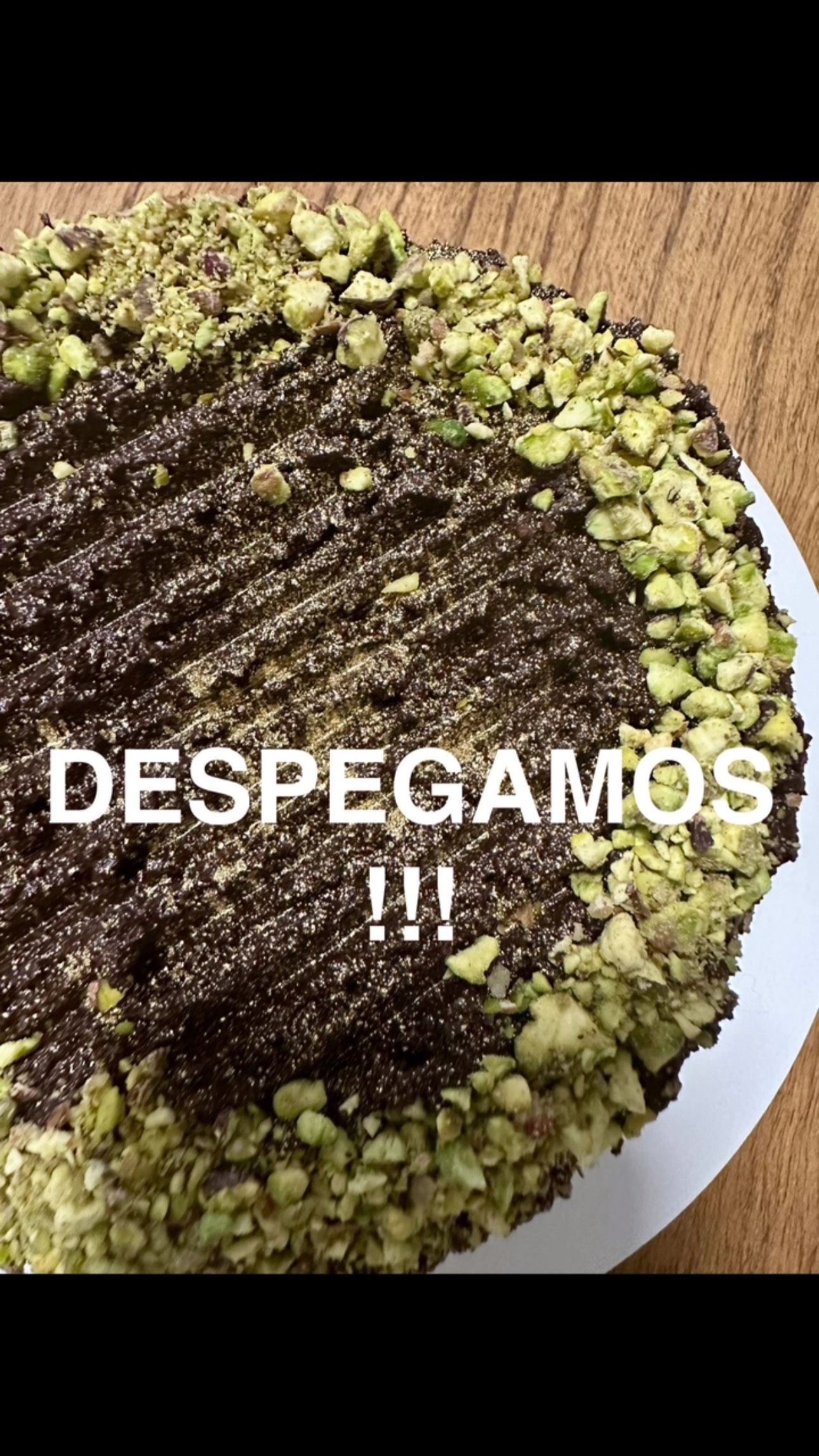 Desde Oh! Cheesecake, seguimos explorando nuevas formas de emoción a través del sabor.
Hoy damos un paso más allá y presentamos una edición especial que combina lo mejor de nuestra pastelería con los sabores más intensos de Oriente.
💚 Dubai Chocolate Cheesecake
Una creación que fusiona chocolate profundo, pistachos naturales y el crujir dorado del kadayif.
Inspirada en la opulencia, los aromas y la belleza de los mercados árabes.
Un postre que no solo se prueba. Se vive.
Disponible a partir del jueves 17 de Julio!
📆 Pedidos con 48 horas de anticipación.
🧾 Pedí el tuyo por WhatsApp: 1130092459
#OhCheesecake #DubaiChocolateCheesecake #EdiciónLimitada #saboresdelmundocafe #cheesecakelovers #nordelta #ohcheesecake #cheesecake #dubaifashion #dubaichocolate