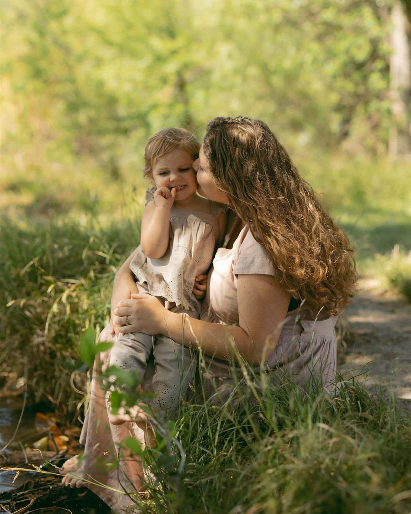 ✨ have you been considering the right time to book your maternity portraits? 🧺🦢
.
Most of the mamas that work with me book their maternity portraits between 28-32 weeks! You’re glowing and not totally uncomfortable, plus this timing usually helps us ensure you don’t go into labor before we get our photos done! I recommend booking your maternity portraits when you’re around 12-18 weeks to make sure you get your ideal spot on my calendar!
.
#sanantoniomaternityphotographer #maternityportraits #sanantoniofamilyphotographer #sanantonionewbornphotographer #alamoheightsmoms #stoneoakmoms #bulverdemoms #boernemoms