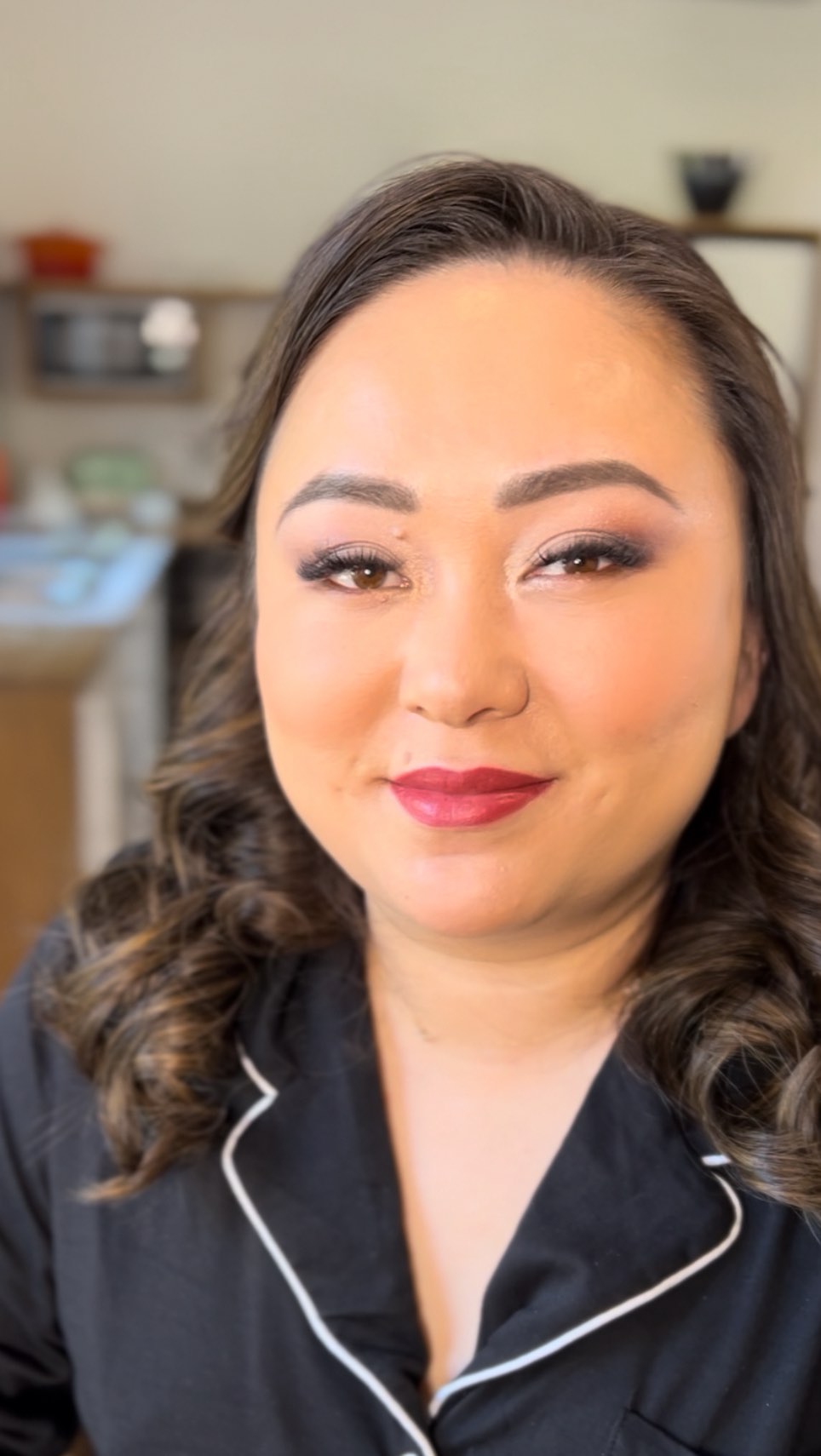 ✨Soft glam never goes out of style — especially for brides. I love creating fresh, dewy skin that looks radiant in person and in photos. It’s one of my favourite bridal looks and a timeless choice for anyone planning their wedding day glow.
📝 Follow the link in my bio to my blog post, where I share why this makeup style is such a beautiful option for modern brides! ➡️➡️ #bridalmakeup #softglam #dewymakeup #swoonmakeup #capetownbridalbeauty