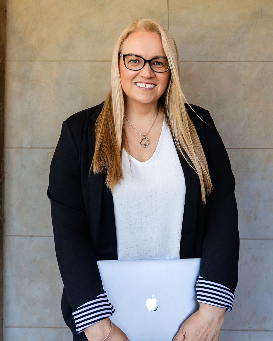 Are you constantly procrastinating on content creation or feeling unsure about how to present yourself online? You know you need to show up as the face of your brand, but where do you even begin?
Well, this is your sign to join Brand Builders this week!
It’s on Thursday 17th at Cowork and Create,in Hoppers Crossing!
9:00am-12:00noon. (we meet every 3rd Thursday of the month)
We will be filming B roll, creating storytelling posts and hope to have atleast 10 pieces of content scheduled/created for the month ahead! I’m going to have a desk, lounge and wall set up with lighting etc for filming and taking your own photos/content.
Members get a content planner that I’ve designed, which comes prep loaded with 50+ post/reel ideas to build our online presence. It’s $49 a month, which is super affordable to hold you accountable for posting, and for carving out 3 hours a month to work on brand building content. Here is the link to sign up: https://www.lizzyjacobsphotography.com.au/brandingmemberships
BONUS: Want even more? Sign up for Brand Besties and lock in your branding photoshoot on August 4th, 2025!
Let’s build your brand, together. 💪