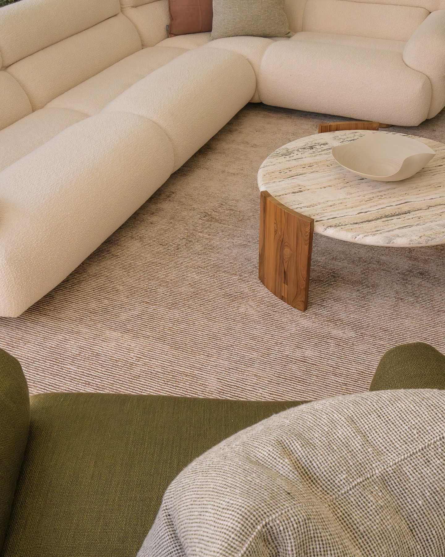 Swipe 👉 for Shanty’s best Zoolander Blue Steel look yet 🫨
Love this living room from our #blackwood project!
📸 @joeweaven
#hausofgray
#interiordesign #interiorstyling #homedecor #brisbaneinteriors #brisbanerealestateagent