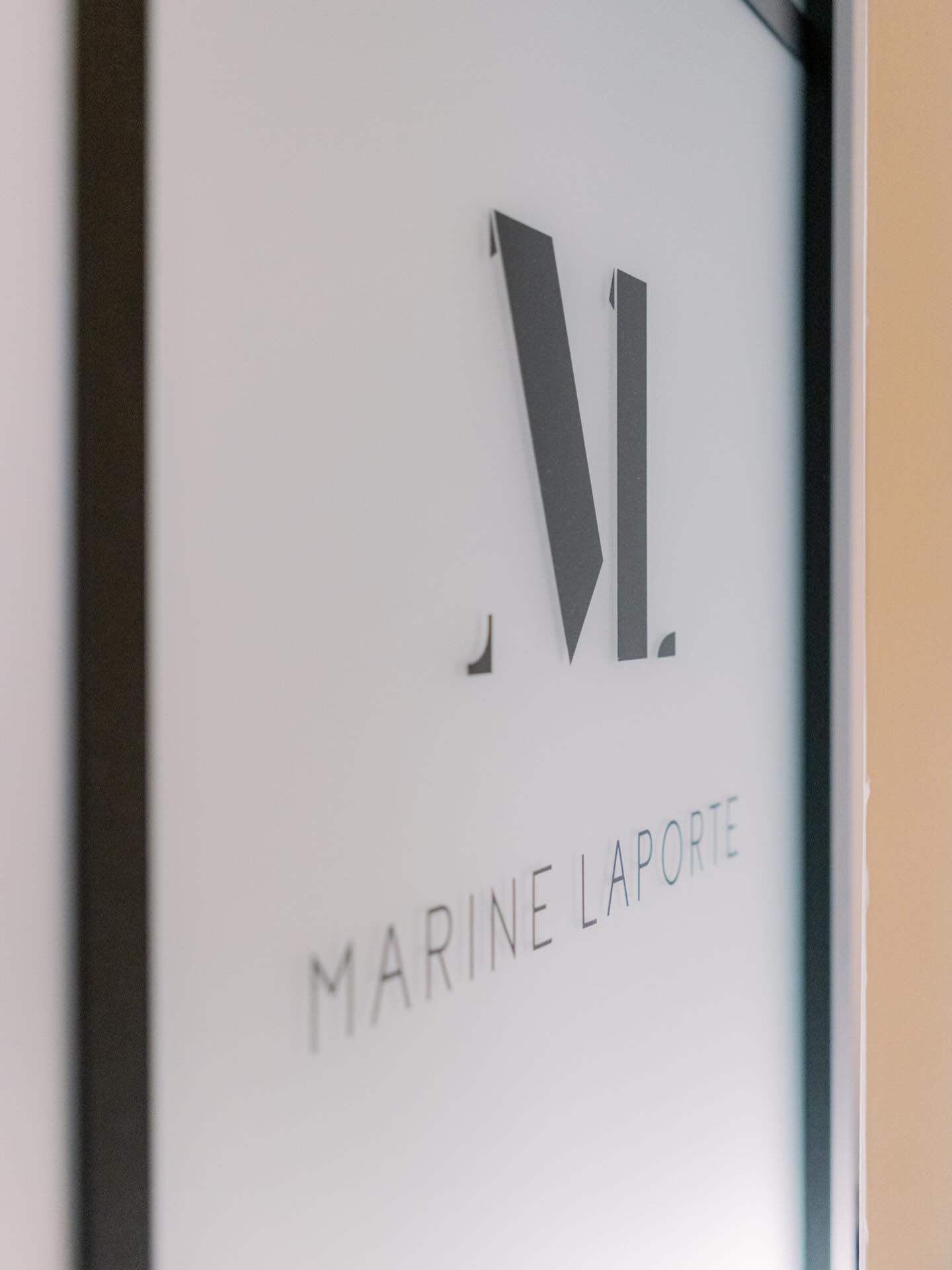 ✨ Bienvenue dans notre univers ✨
Derrière cette porte, une seule mission : sublimer votre beauté naturelle.
Au centre dermo esthétique, chaque détail est pensé pour vous offrir une expérience unique, des soins experts, et un moment rien qu’à vous 💆♀️🌿
📍 28 Rue Gioffredo – Nice
📲 Sur RDV uniquement
#marineLaporte #institutdebeaute #soinvisage #beautenaturelle #nicebeaute #momentpoursoi #esthetiqueprofessionnelle #cabinetbeaute #detenteetsoin