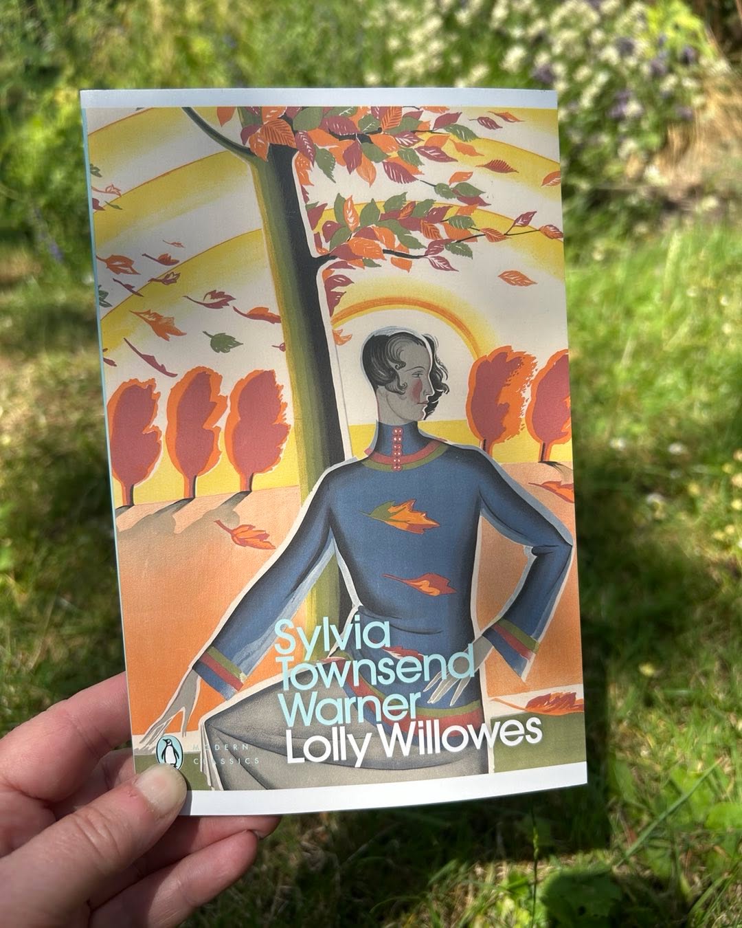 This month’s book for our fiction reading group is Lolly Willowes by Sylvia Townsend Warner first published in 1926. I’ve just reread this over the weekend. I have to admit I’ve read it a few times before as it is one of my favourite books. Each reading brings a new perspective. I just love this tale of not letting others shape who you are and the freedom that comes when you break free from conventions. 🧙🐈⬛
‘A great shout of life and individuality….. an act of defiance that gladdens the soul’ Guardian