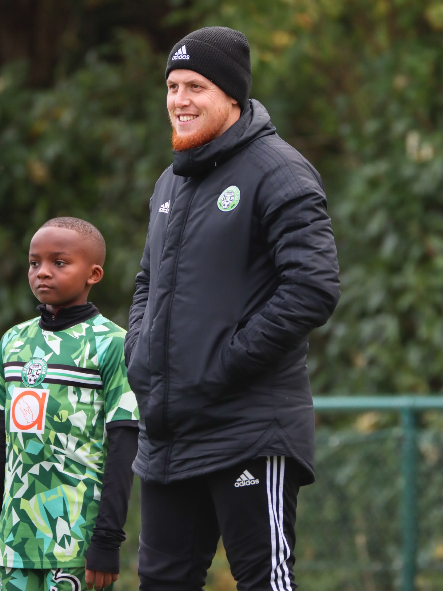 Le regard d’un enfant, la bienveillance d’un coach.
Derrière chaque performance, il y a un lien humain.
Focus Sport Club.
.
.
.
#focussportclub #footballjeunesse #coachlife
#photographiesportive #educationparlesport
#clubdefoot #espritdequipe #footballformation
#footenfant #coachingpositif